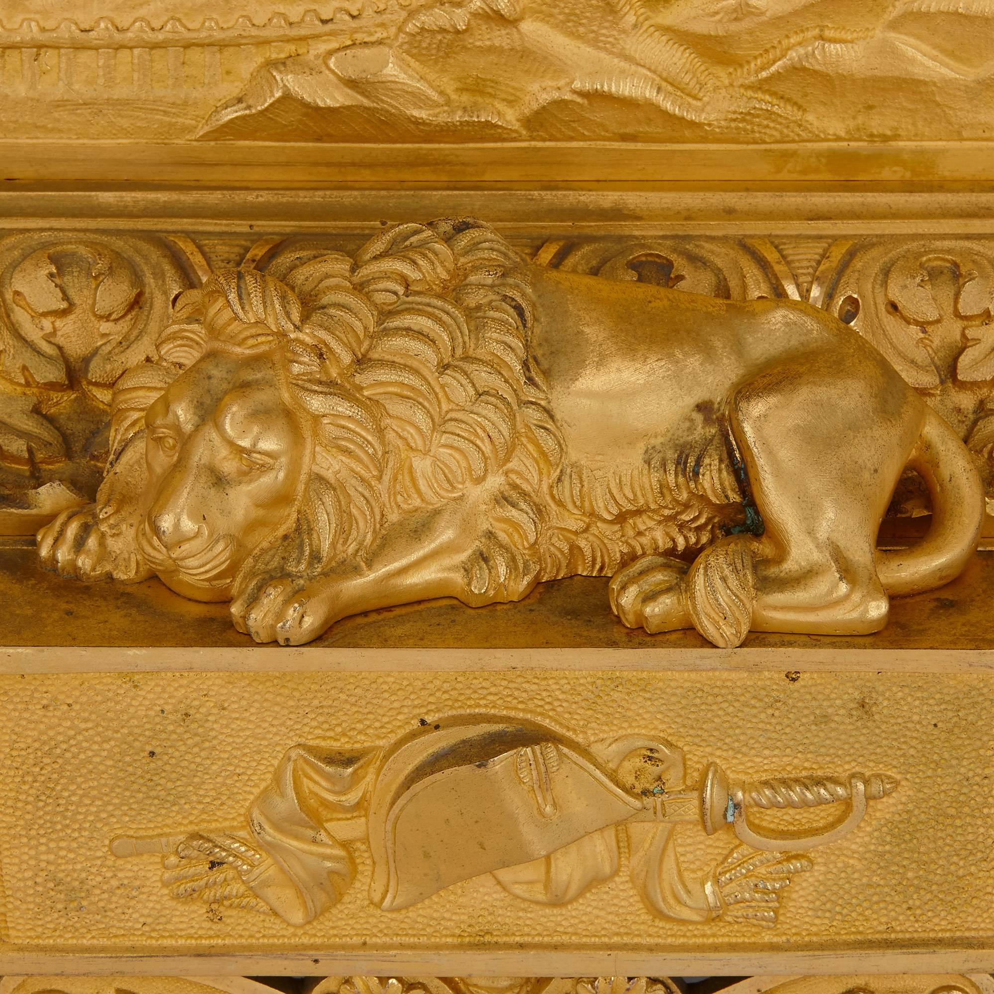 Antike Goldbronze-Kaminuhr von Leroy, zum Gedenken an Napoleon Bonaparte (Mittleres 19. Jahrhundert) im Angebot