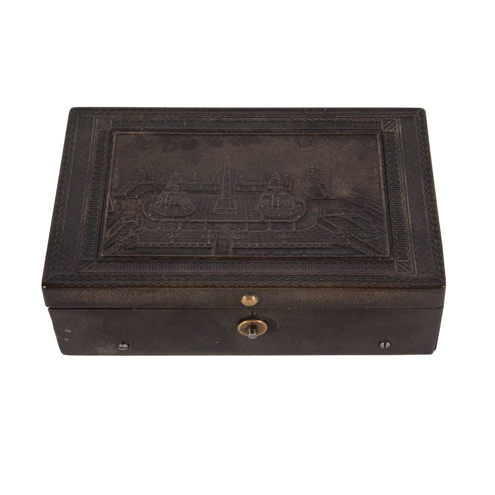 Engraved Tortoiseshell Music Box with French Revolutionary Inscription In Good Condition For Sale In London, GB