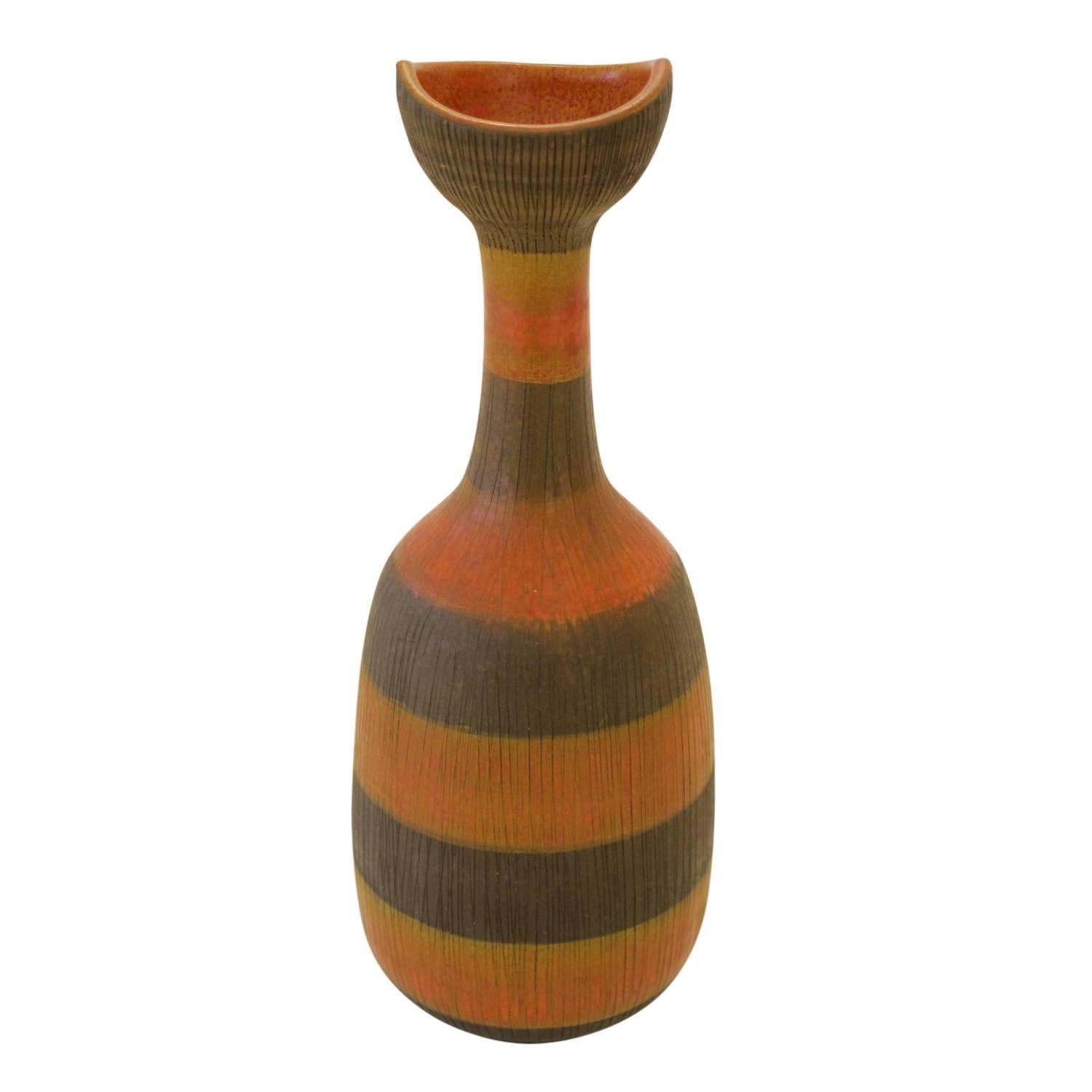 Bitossi for Raymor Incised Seta Ceramic Vase Italy 1950's. Alternating lobster orange and brown glaze with incised texture.
