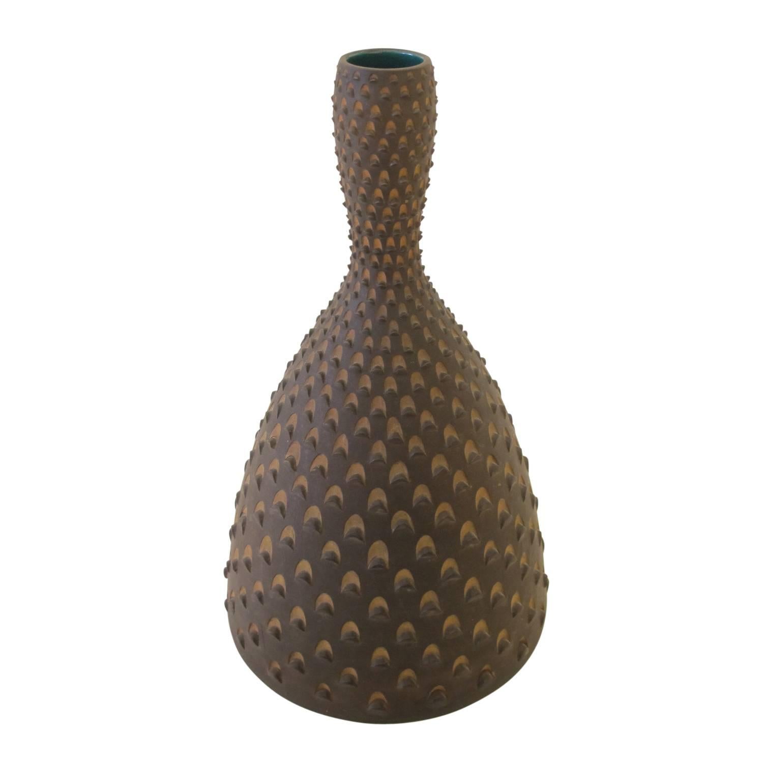 Zaccagnini Raymor Ceramic Vase Pinecone Italian 1950's. Zaccagnini for Raymor pinecone motif vase.
              