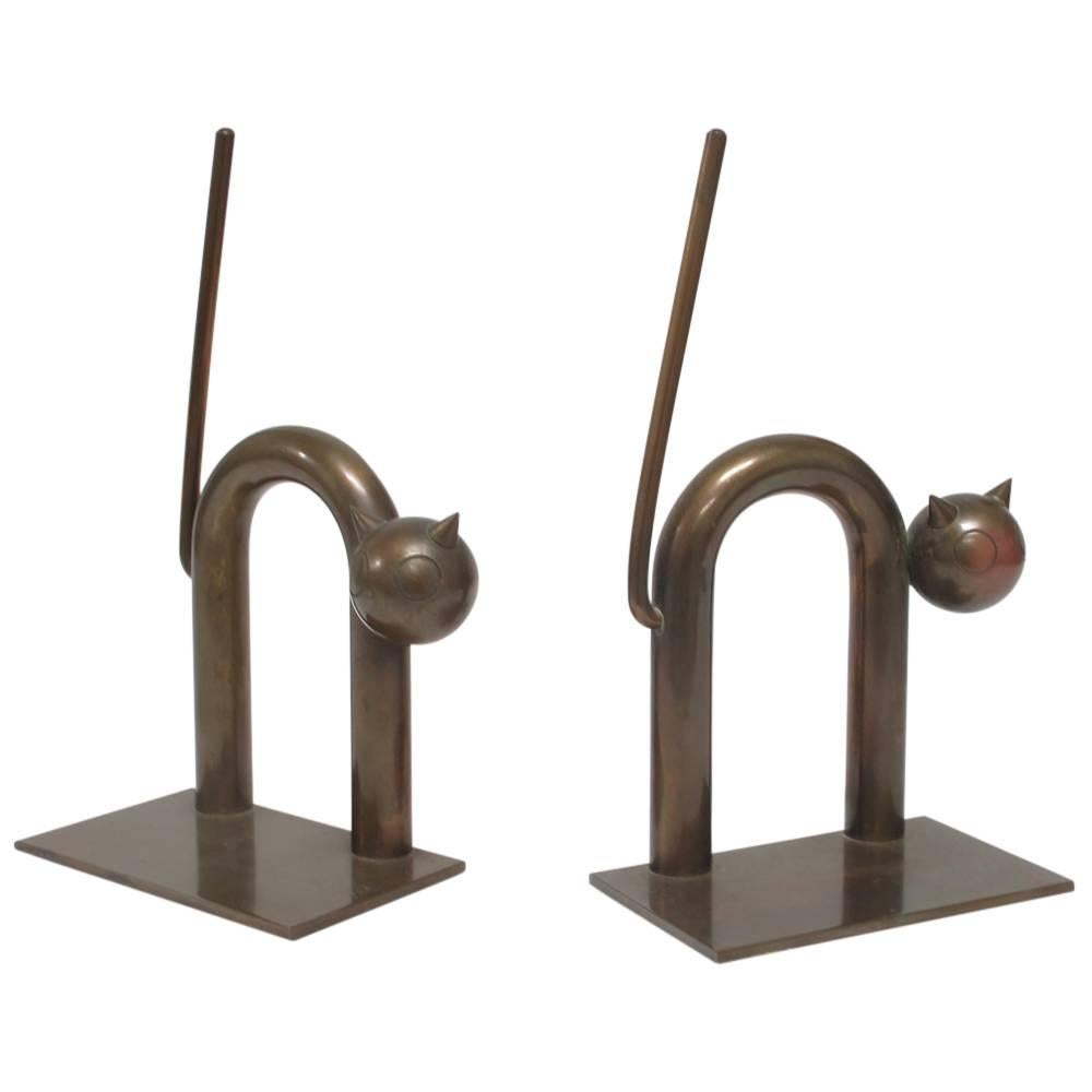 Walter Von Nessen (1889-1943) brass cat bookends for Chase, USA, 1930s, machine age art deco. Iconic cat bookends in solid brass for the Chase Brass and Copper Co. of Waterbury Ct., circa 1932. In original condition with dark brass patina. Some
