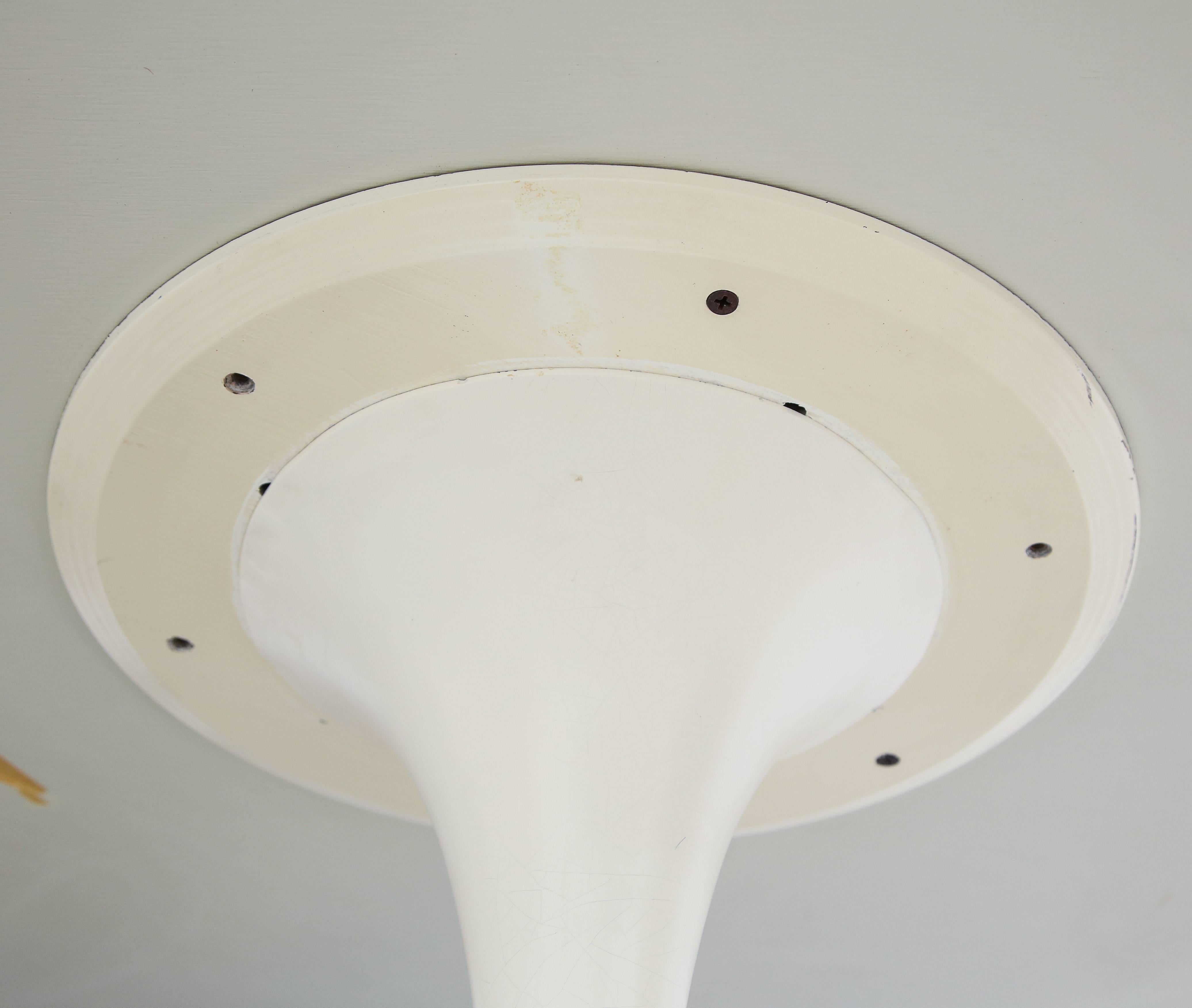 Mid-Century Modern Knoll Saarinen Round Dining Table White Laminate Cast Iron