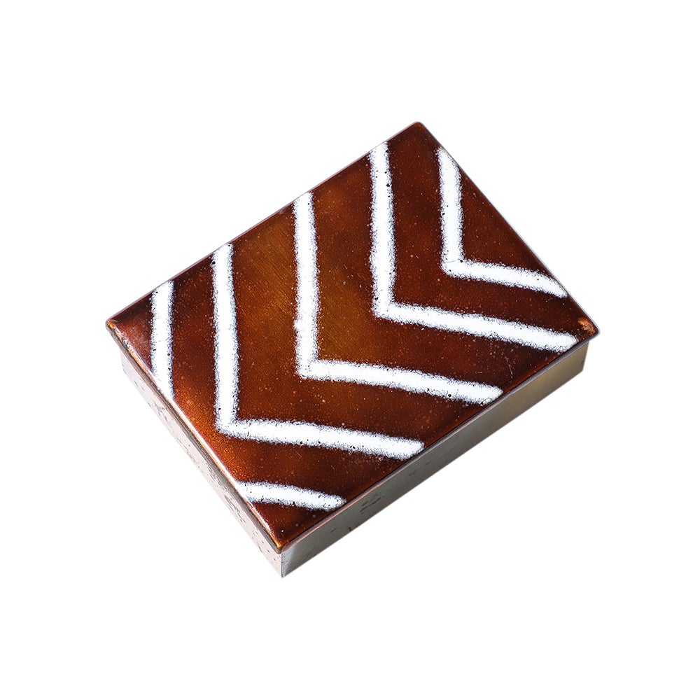 Caja de Edward Winter, esmalte, latón, con bisagra, Escuela de Cleveland, firmada en venta