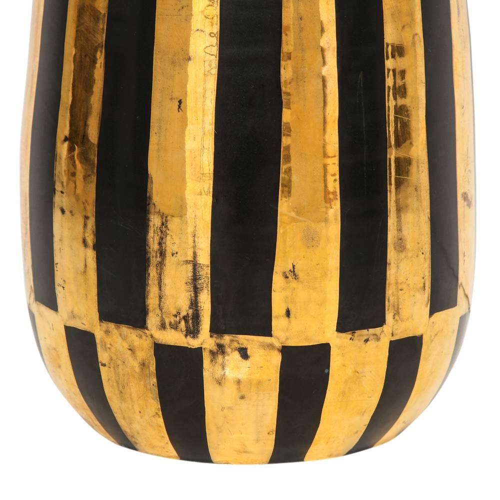 Bitossi lamp, ceramic, gold and black stripes, signed. Medium scale ovoid form table lamp glazed with bold black vertical stripes over a metallic gold glazed terracotta body. The ceramic body measures: 14.19 inches measure from the base to the top