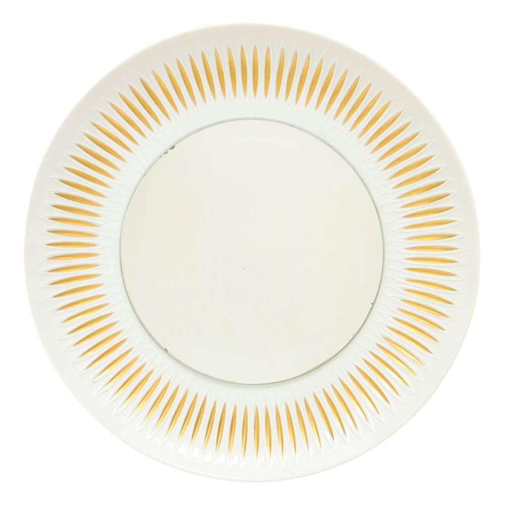 Hutschenreuther mirror, sunburst, porcelain, gold and white, signed. Small scale mirror mounted on a porcelain charger and decorated with a gold glaze sunburst pattern. Signed on the back: Lorenz Hutschenreuther Werk Tirschenreuth, Germany. Minute