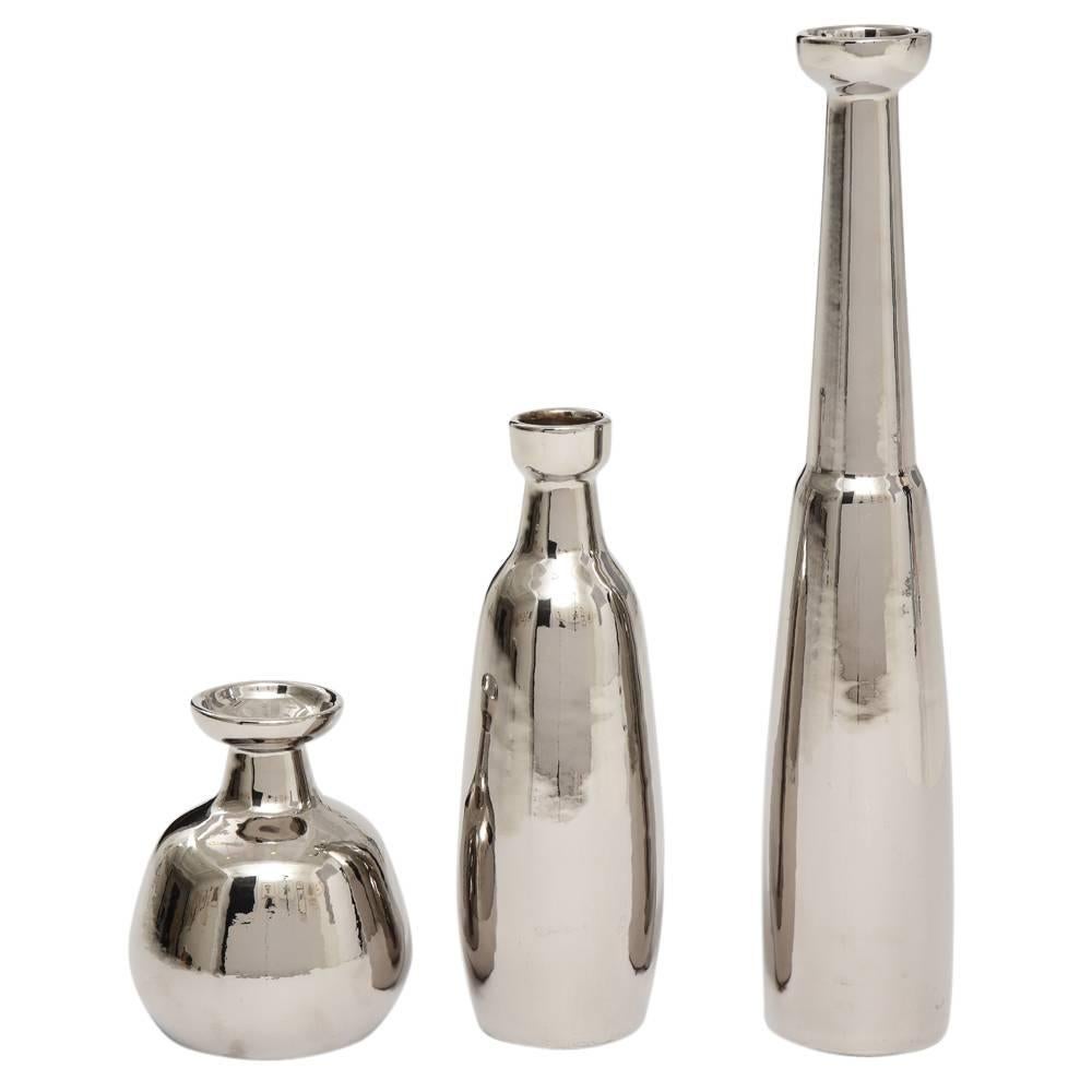 Jaru vases, ceramic metallic silver chrome platinum, signed. Set of three ceramic bottle form vases by Jaru of California in metallic silver glaze. One of the vases is signed with an original paper label.
Measures:
The tallest 17.88