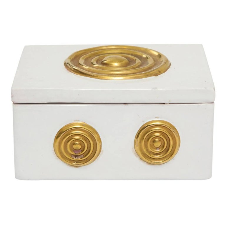 Zaccagnini box, ceramic, white and gold, signed. Small white glazed lidded box decorated with applied gold glazed concentric circle medallions. Signed with maker's cypher on the underside on the box: Z Italy VZ373.