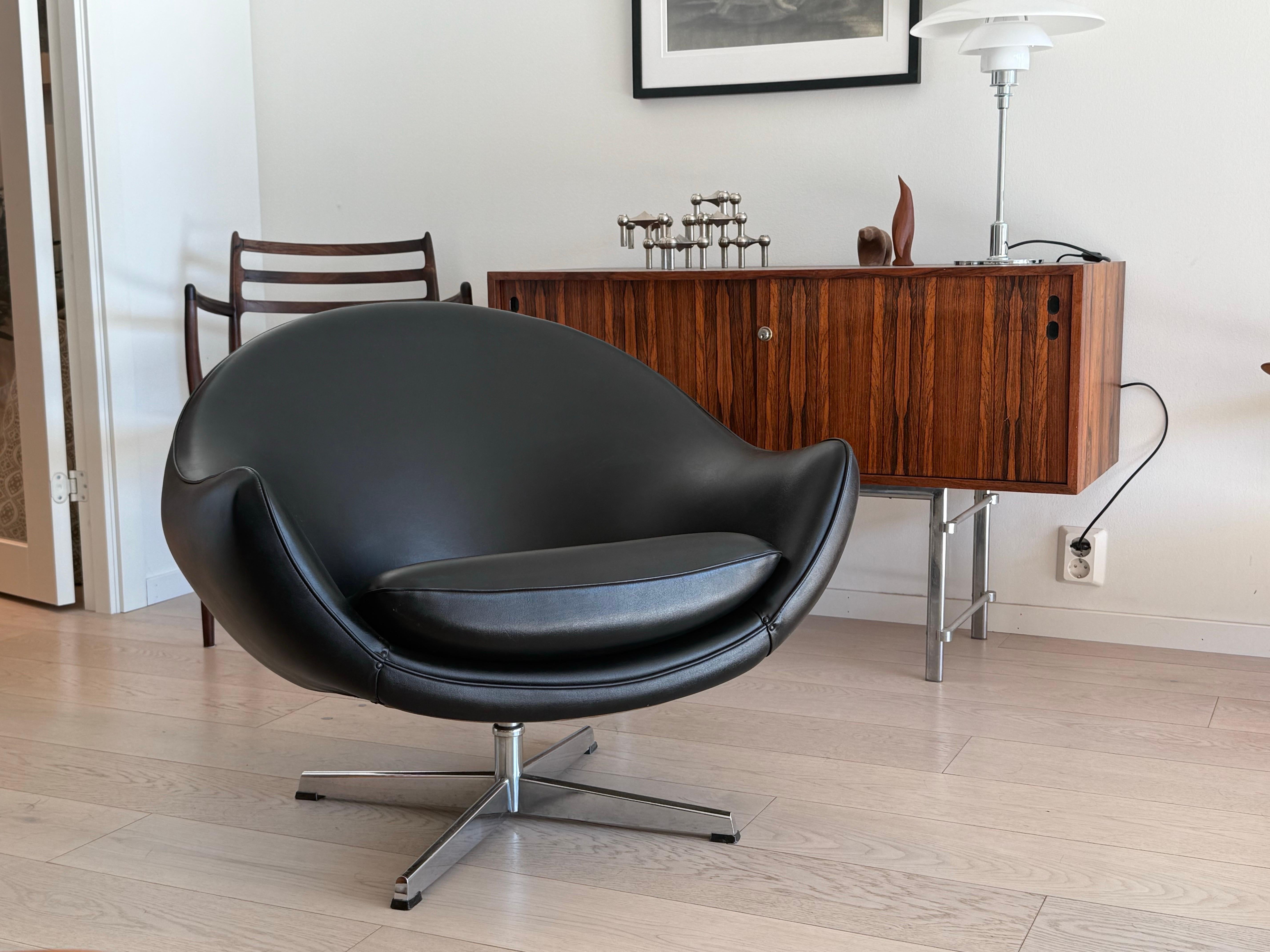 Mid-Century Modern A Fredrik Kayser Scandinavian Moderne Lounge Chair, Norway 1960s