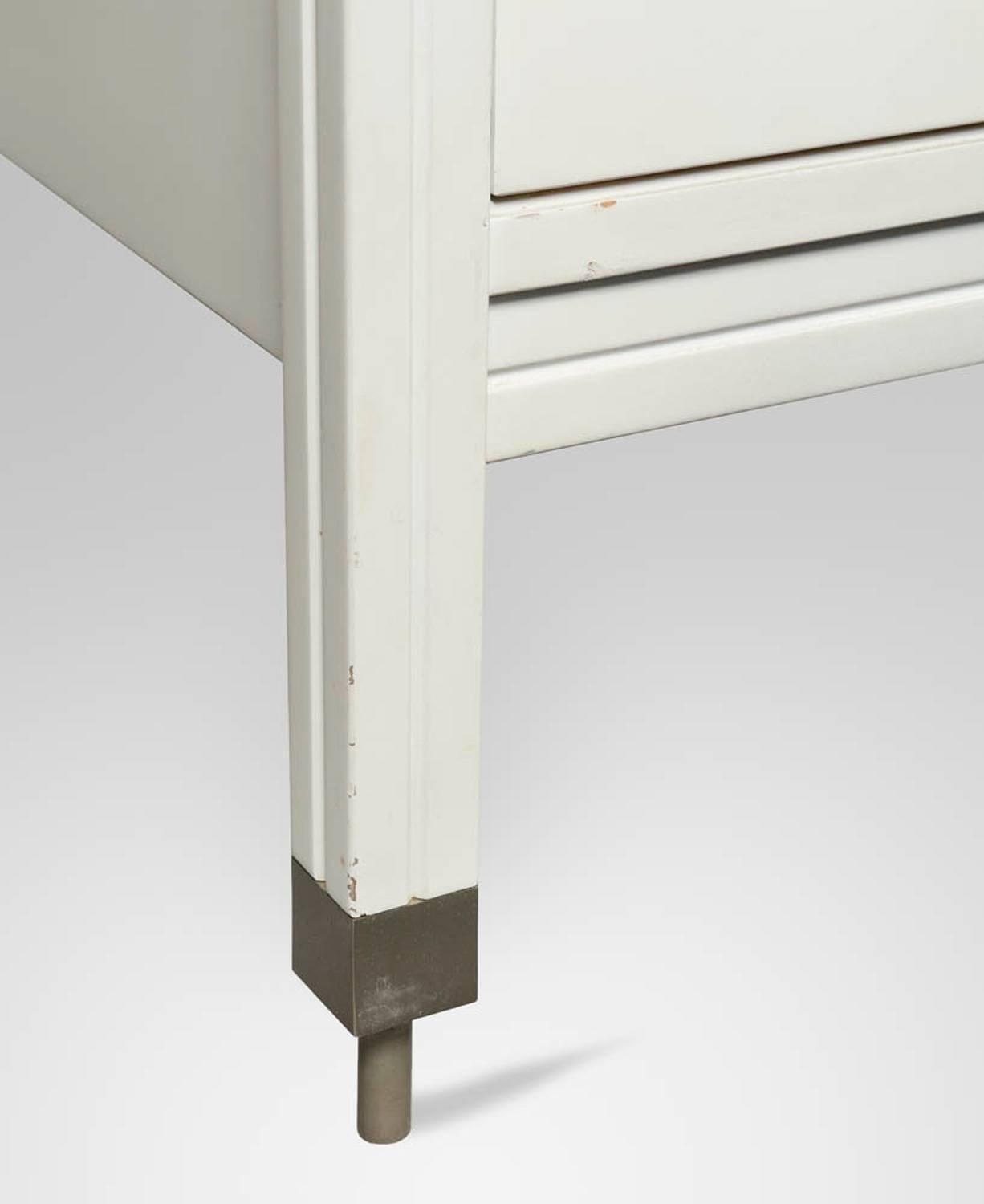 Elegant chest of three drawers by Carlo di Carli (Milan 1910-1999)
for Sornani Editor.

Model D154.
Italy, 1963-1964.

White lacquered.
A fixed top smoked glass, handles and feet in gilt brass. 

Measures: H 80 cm, L 144 cm, P 54