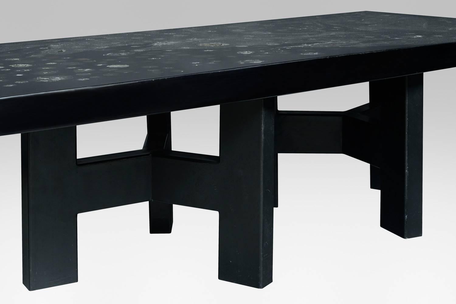 Ado Chale (born in 1928 Belgium).

Exceptional coffee table.

Marcasite and black lacquer.
Double tripod base.
Unique piece.

Measures: 36 x 130 x 60 cm.

We enclose the 