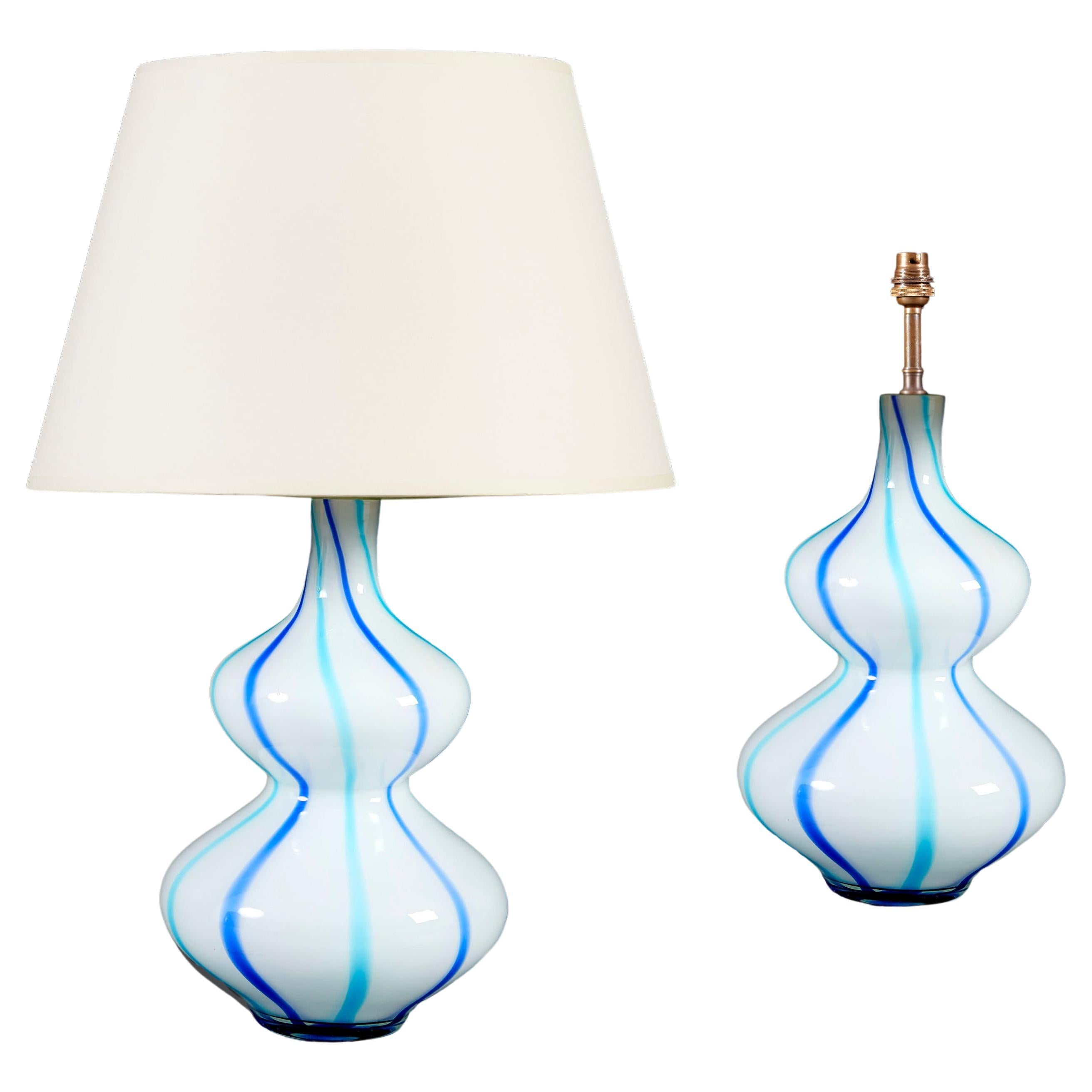 Paire de vases en verre de Murano à double gourde à rayures bleues et blanches à utiliser comme lampes de bureau