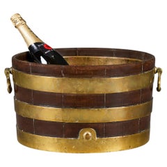 Un refroidisseur à vin du XVIIIe siècle, de l'époque de George III, à bordures en laiton