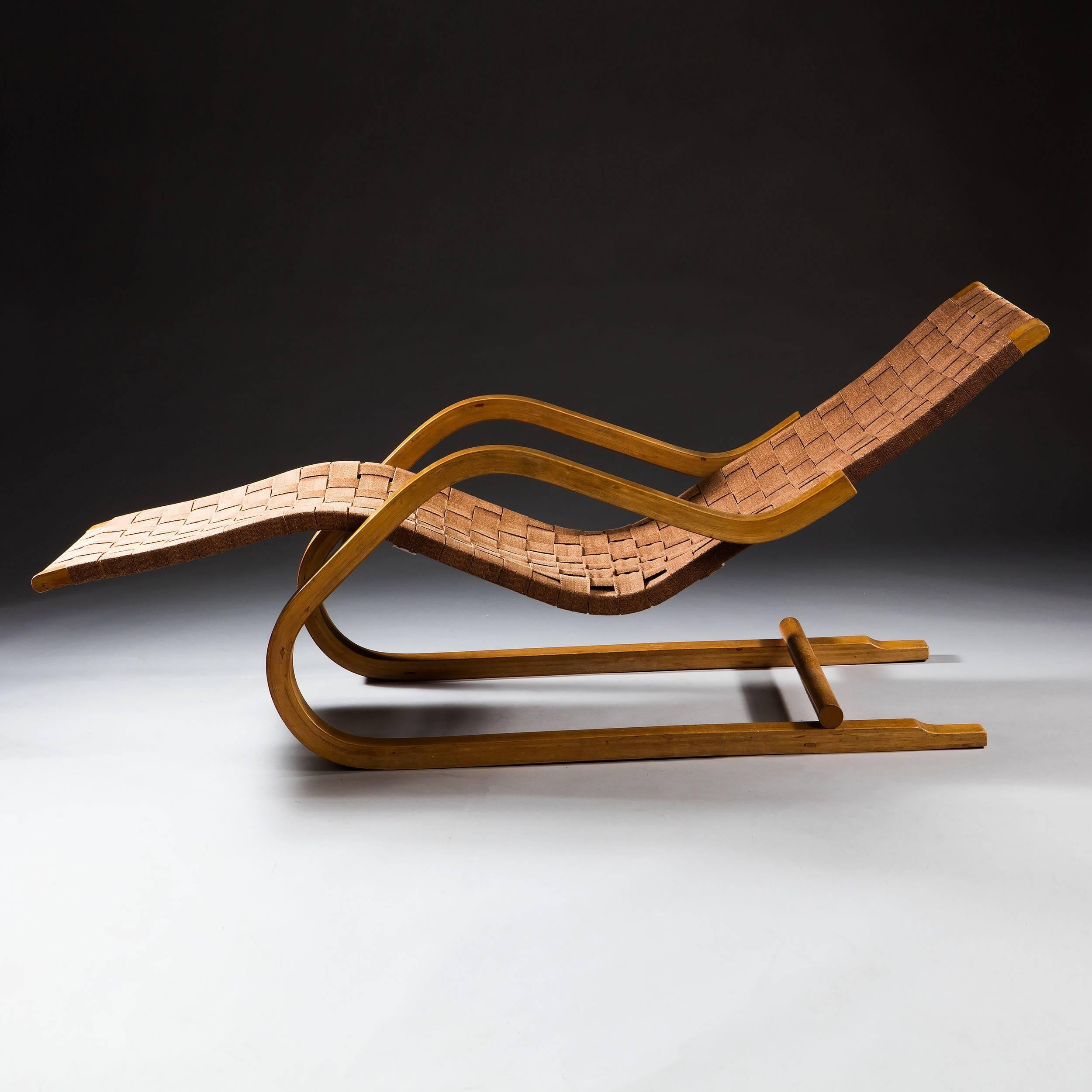 A fine mid-20th century bent birch and webbed chaise longue design by Alvar Aalto.