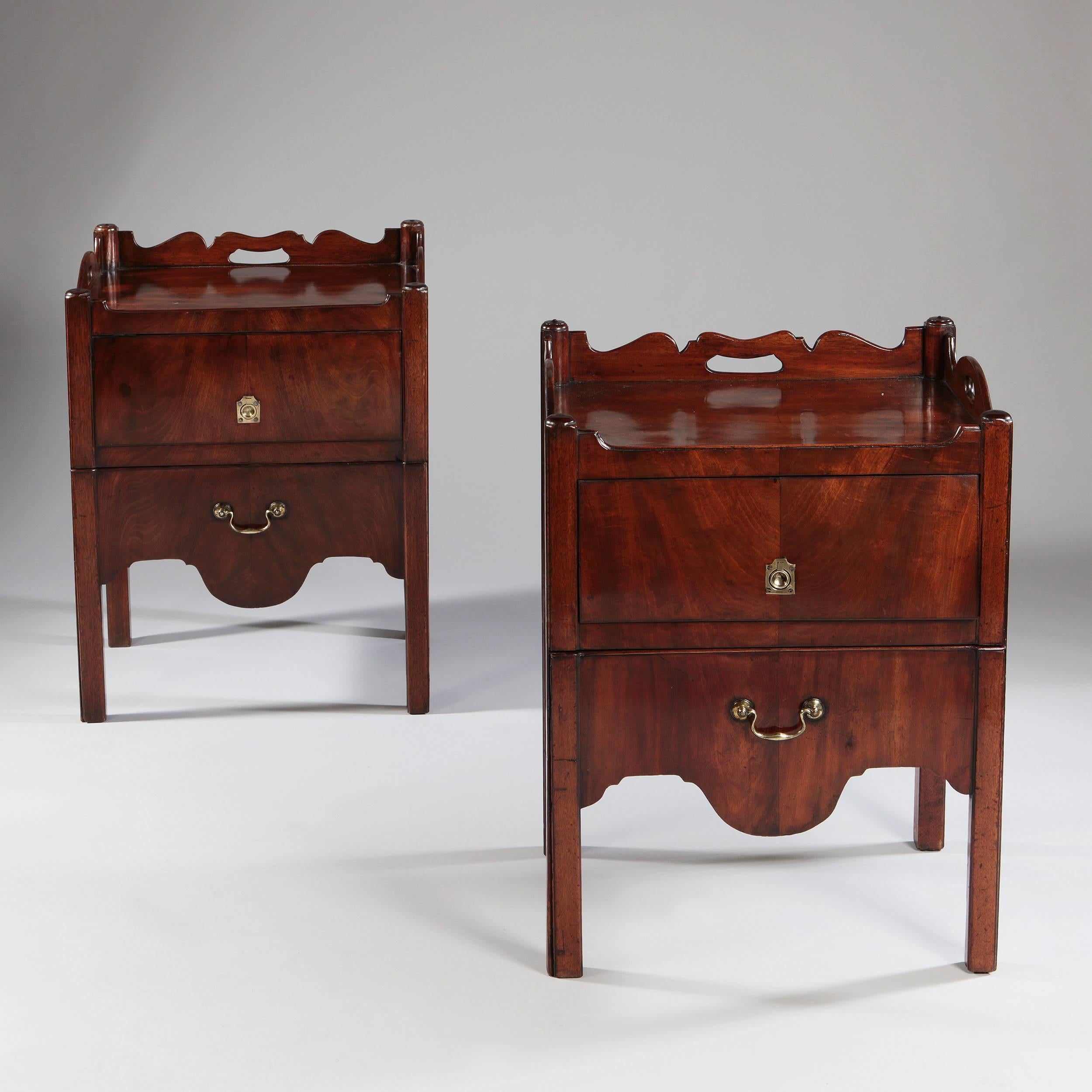 Fine Matched Pair of Mid-18th Century Bedside Commodes In Good Condition In London, GB