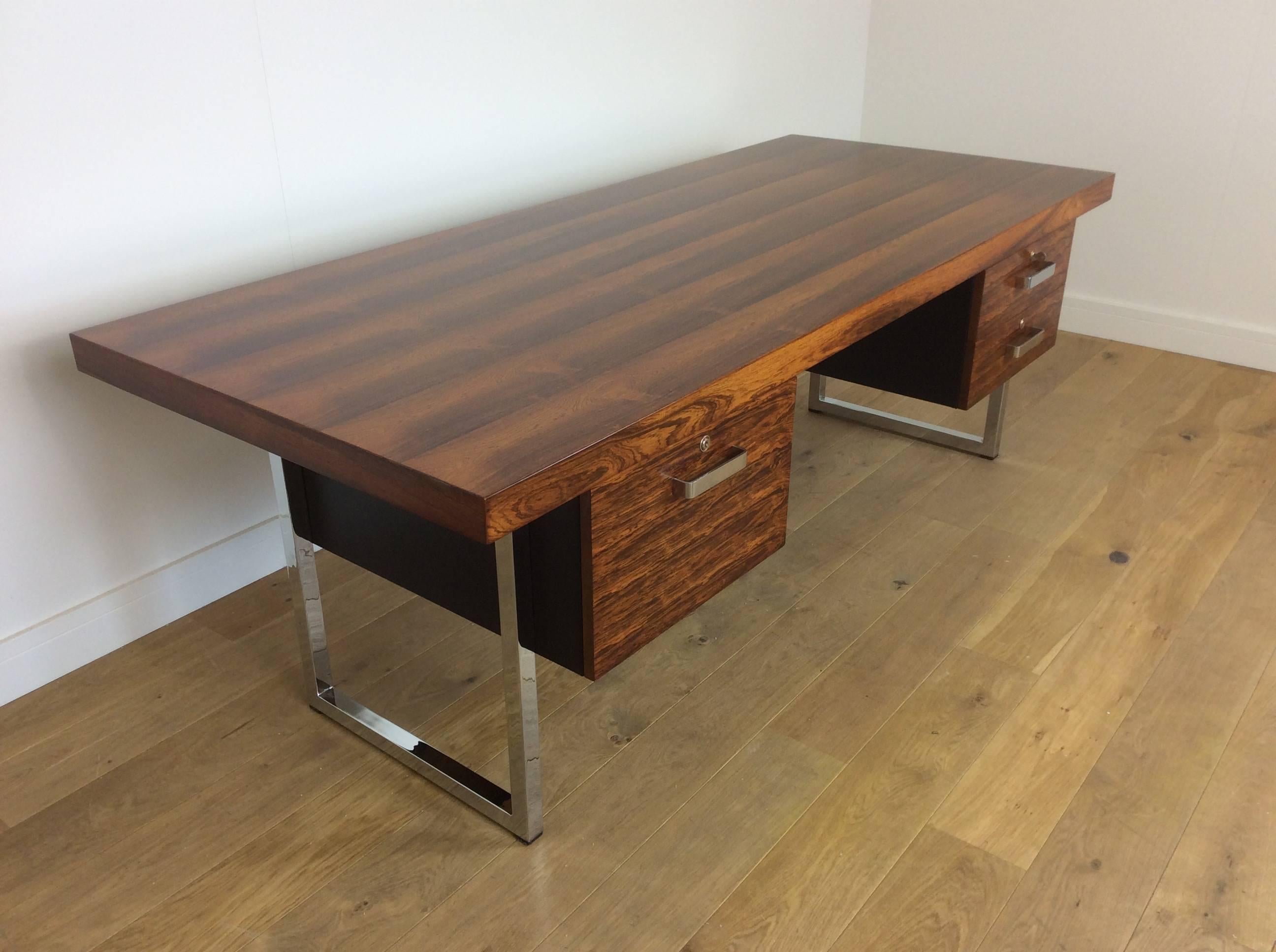 Midcentury desk
Awesome mid-century modern design desk in rosewood and chrome by Gordon Russell.
Absolutely stunning midcentury desk, beautiful Brazilian rosewood raised on square frame chrome supports, the body wrapped in black