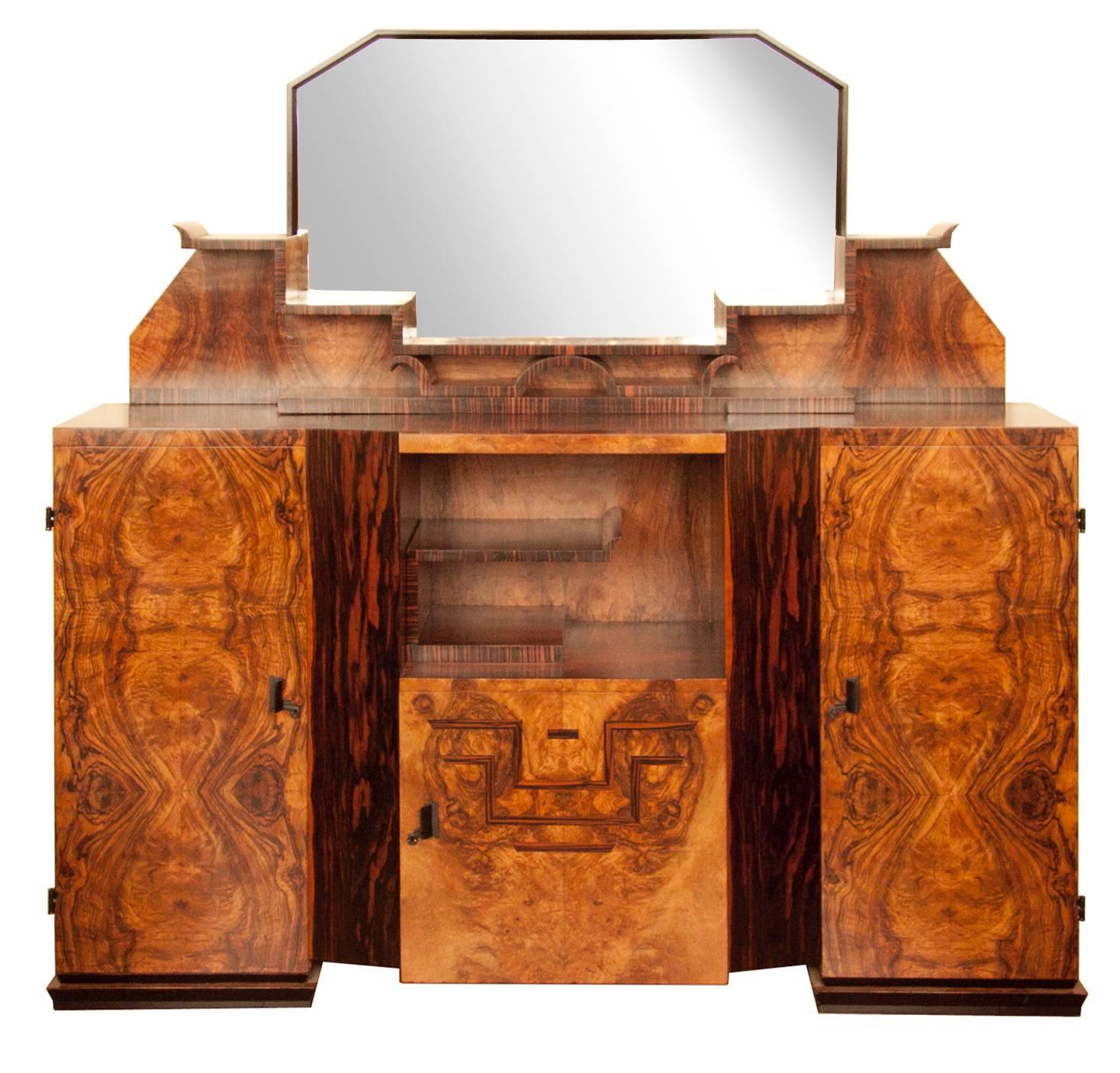 Monumental Italian Art Deco sideboard credenza
A stunning Architectural design sideboard credenza by Osvaldo Borsani, with the most impressive Spanish Olive wood and Macassar.
Measures: 177 cm H, 180 cm W, 54 cm D
Italy, circa 1930.