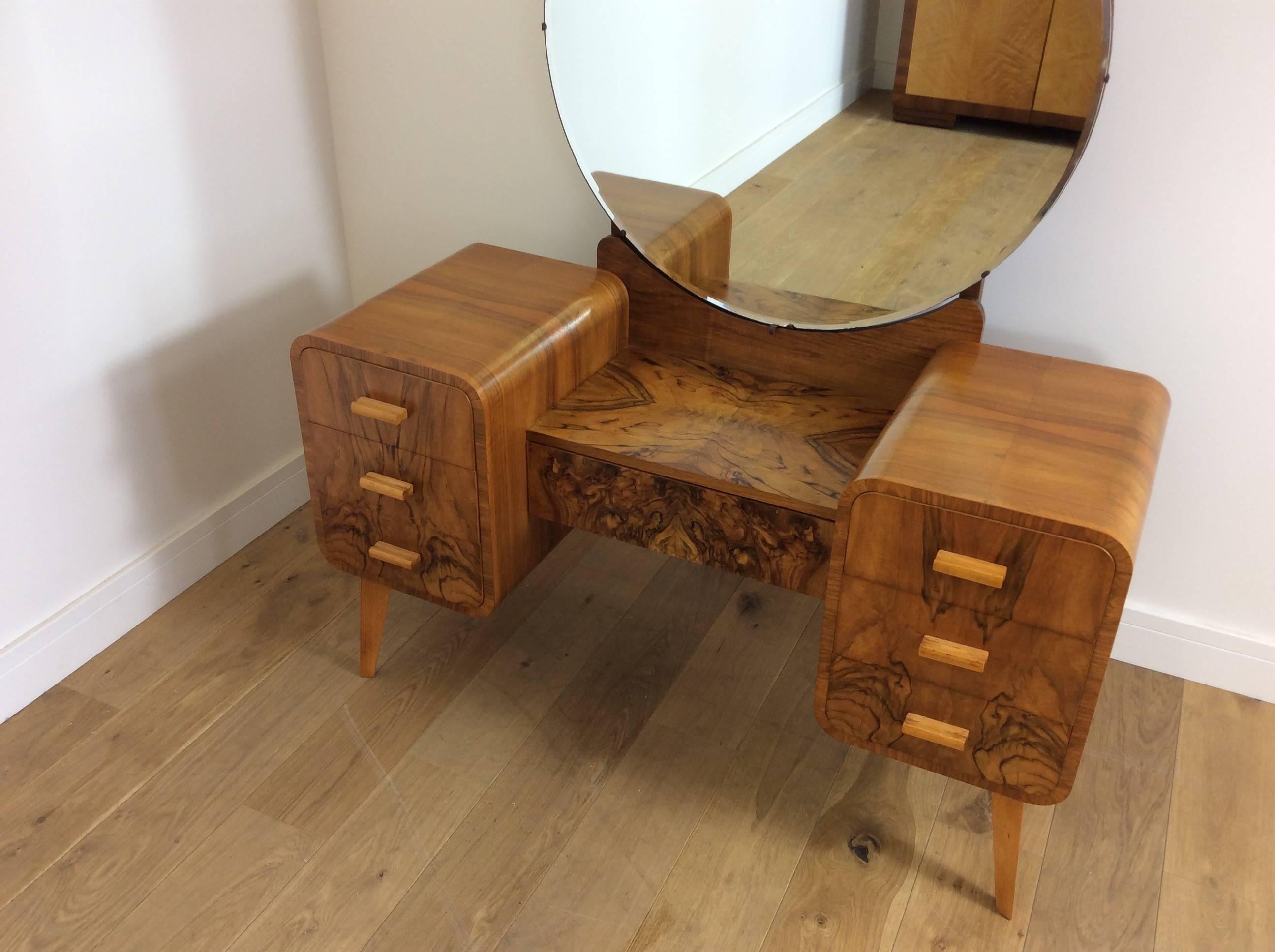Art Deco Dressing Table Made in Poland In Excellent Condition In London, GB