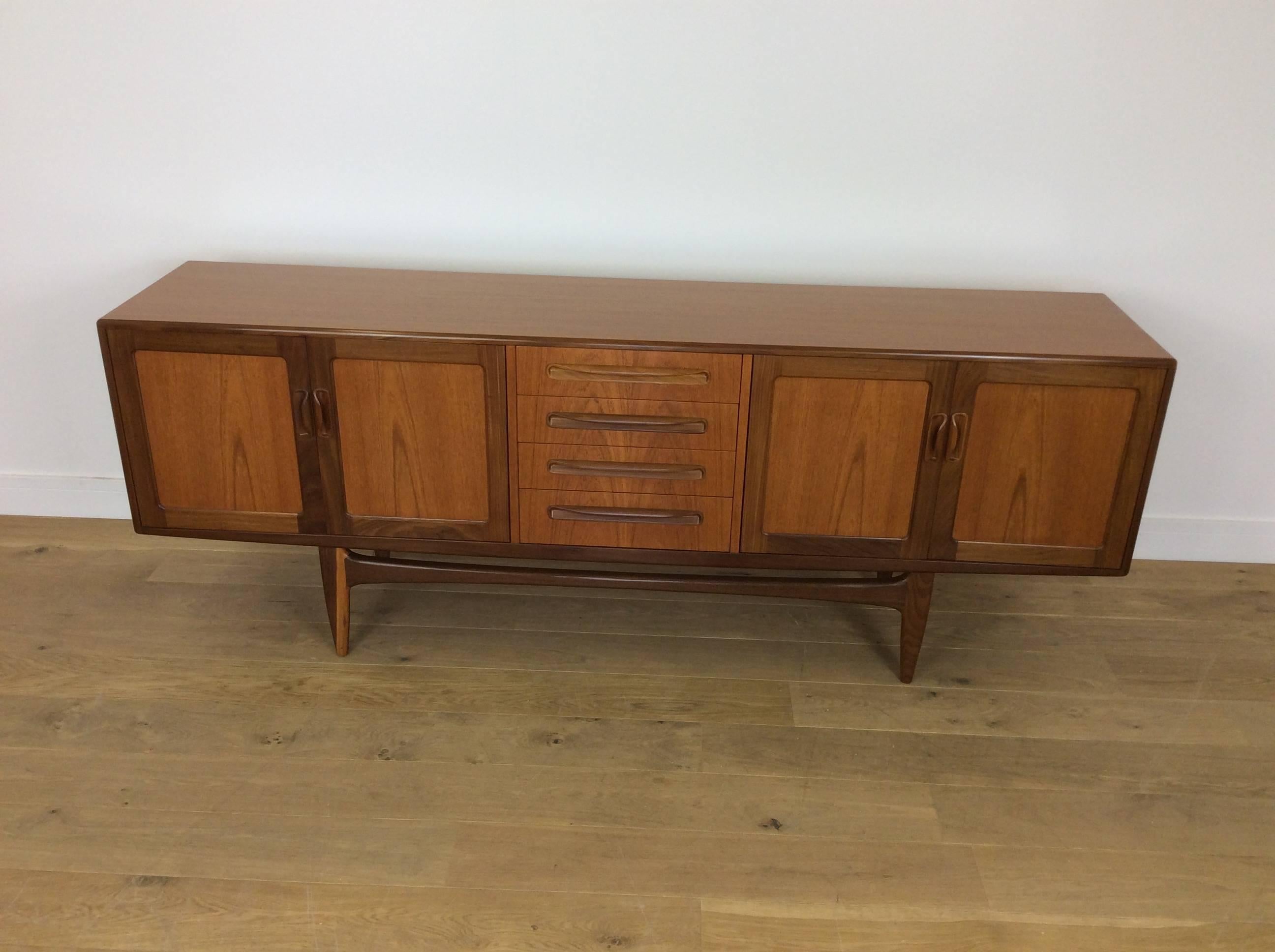 Midcentury sideboard credenza.
Midcentury long sideboard.
Beautiful contrasting woods.
Designed by V B Wilkins for Gplan.
Measures: 80 cm H, 214 cm W, 46 cm D
British, circa 1960.