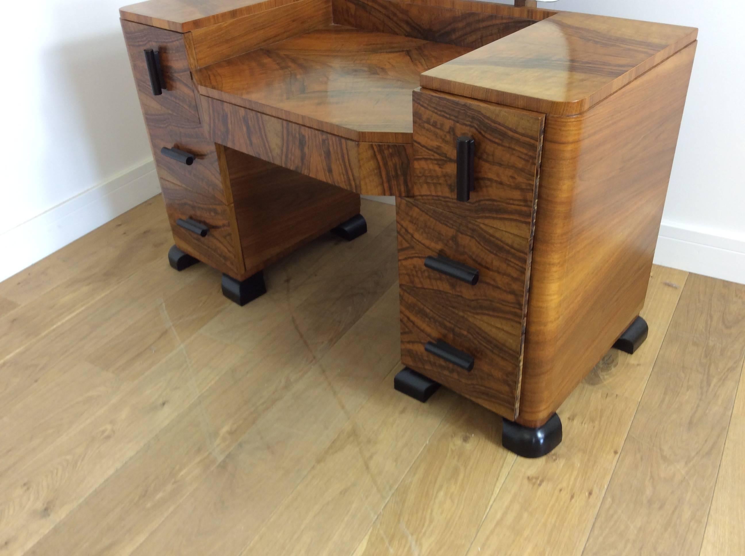 Art Deco Dressing Table from Poland In Excellent Condition In London, GB