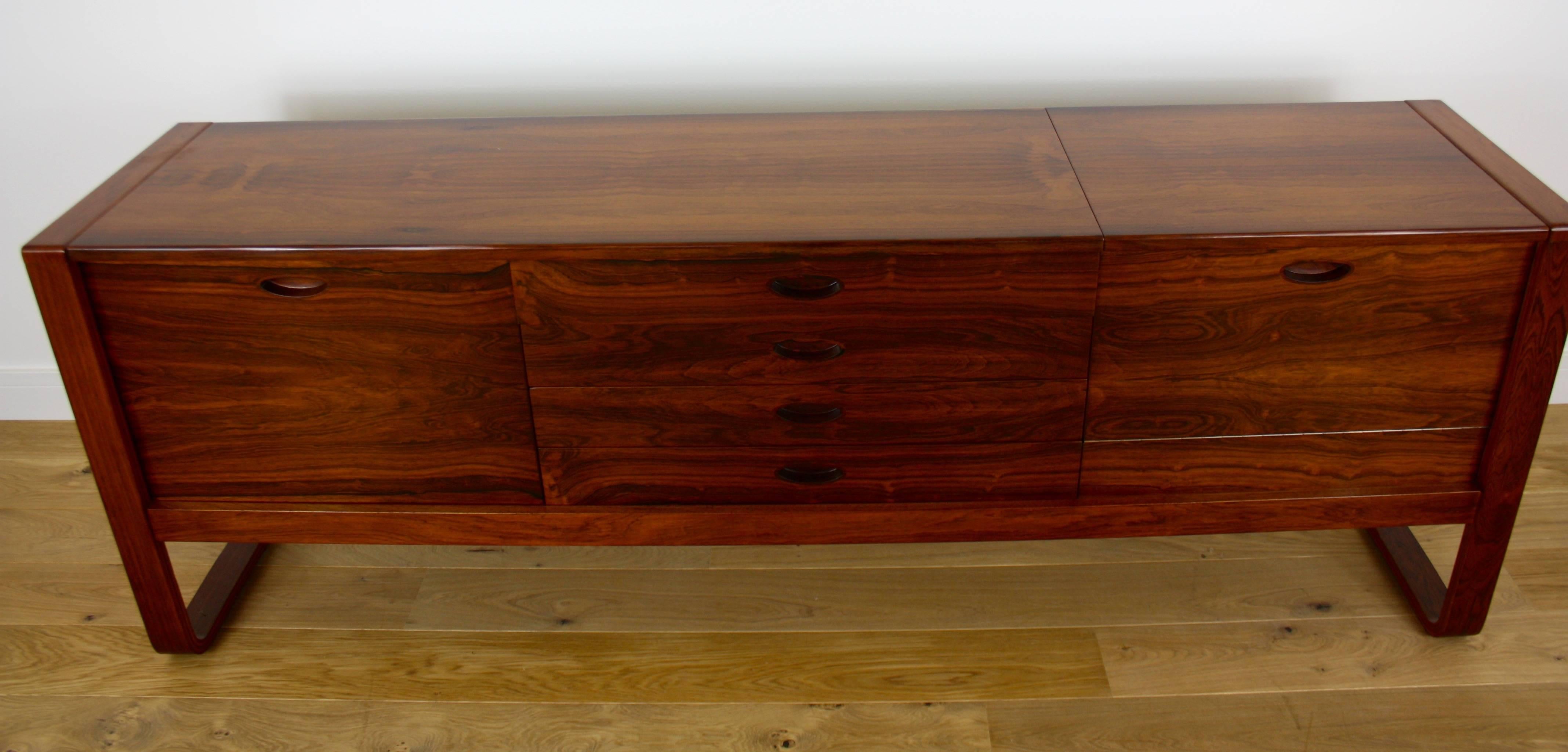 Uniflex Mid-Century Modern Design Rosewood Sideboard Credenza with Bentwood Leg In Excellent Condition In London, GB