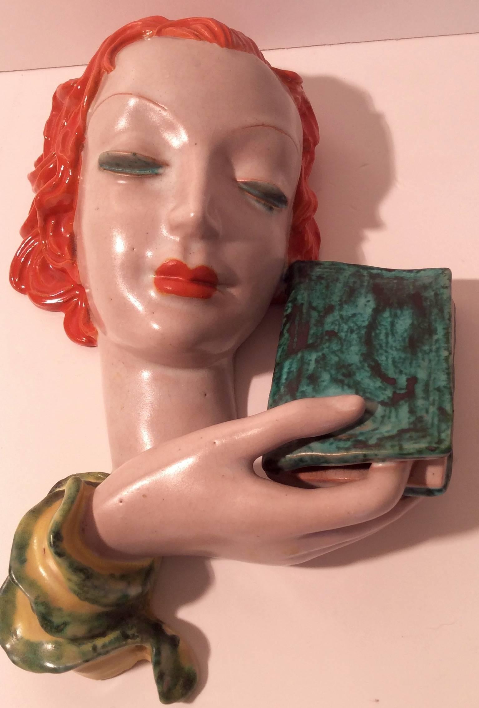 A rare Goldscheider face plaque, model number 7419-5-65.
A beautiful Goldscheider plaque with a girl holding her book.
Measures: 28 cm h, 20 cm W, 8 cm D.
Austria, circa 1930.