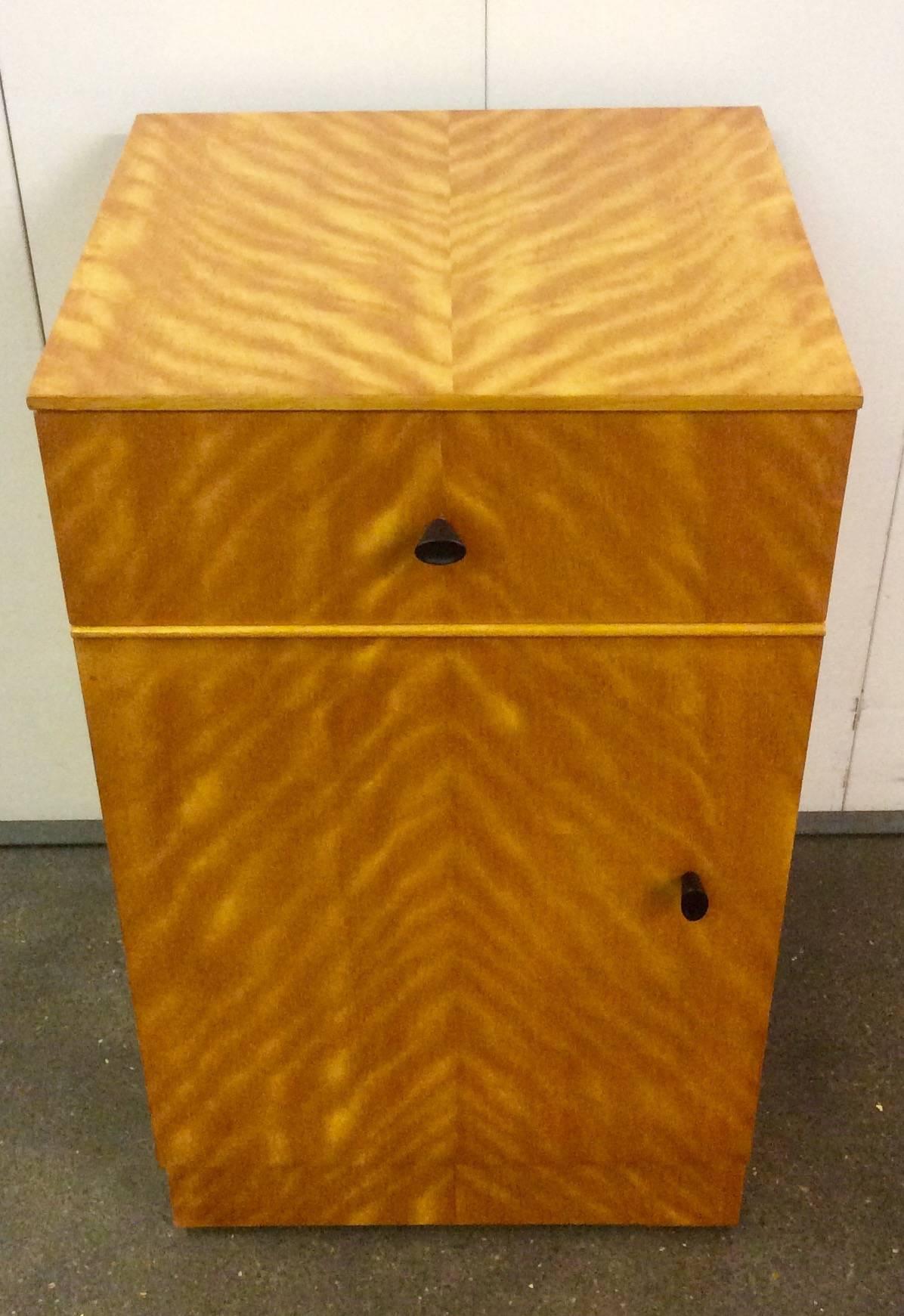 Pair of Art Deco Bedside Cabinets In Excellent Condition In London, GB