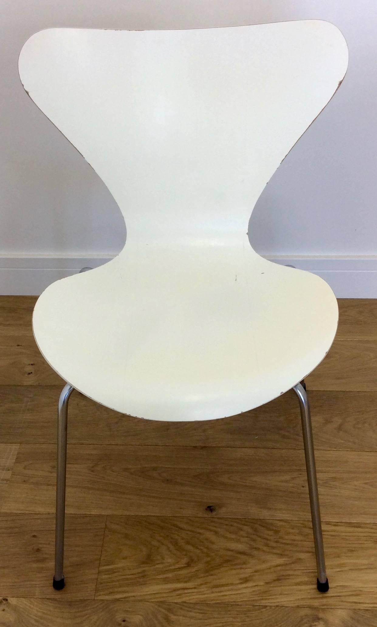 Mid-Century Modern Fritz Hansen Dining Table and Chairs by Arne Jacobsen For Sale