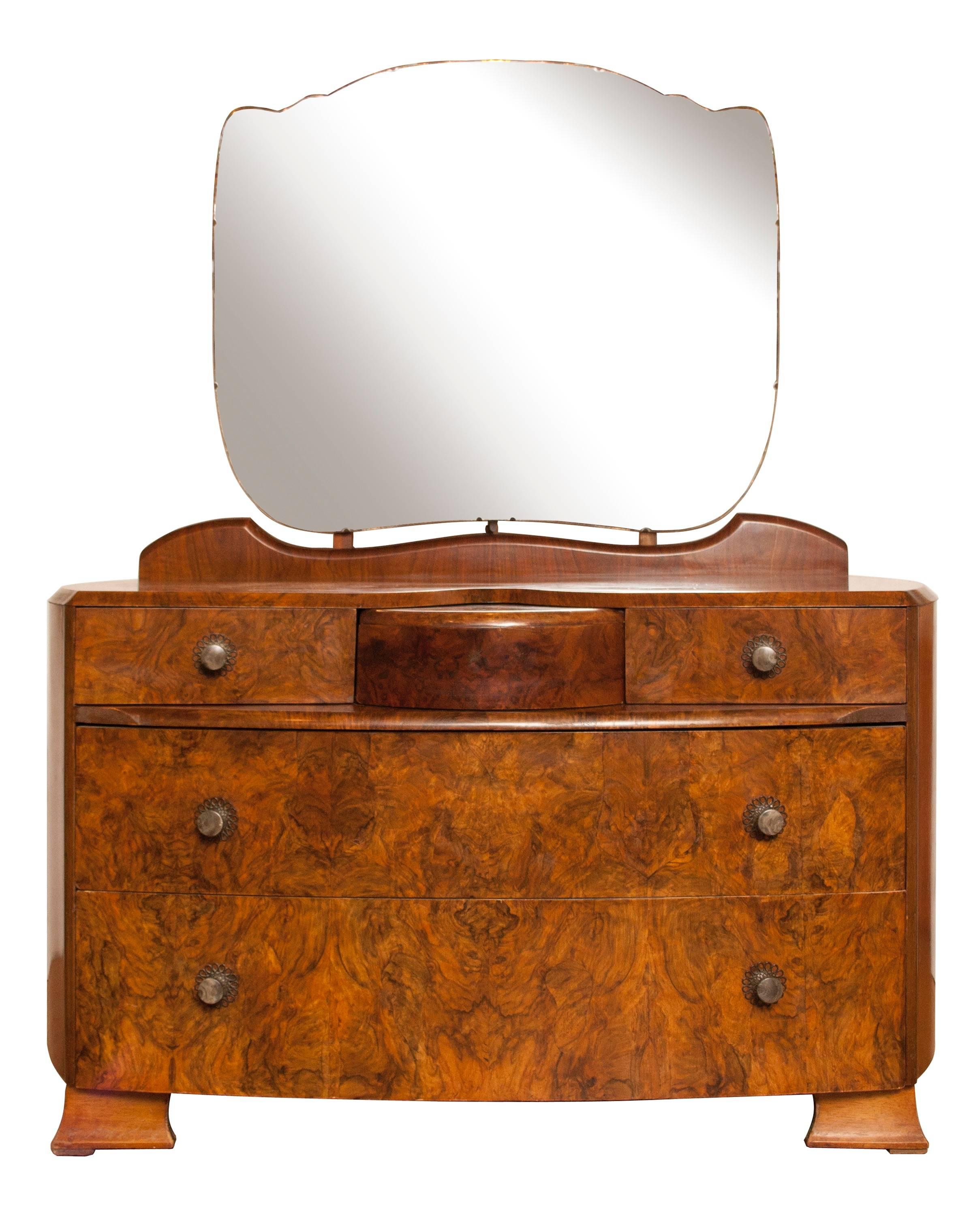 Art Deco dressing table.
Beautiful figured walnut Art Deco dressing table.
This pretty dressing table has a secret drawer in the middle which is operated by a lever up under the middle drawer.
Measures: H 149 cm, W 120 cm, D 56 cm.
British,