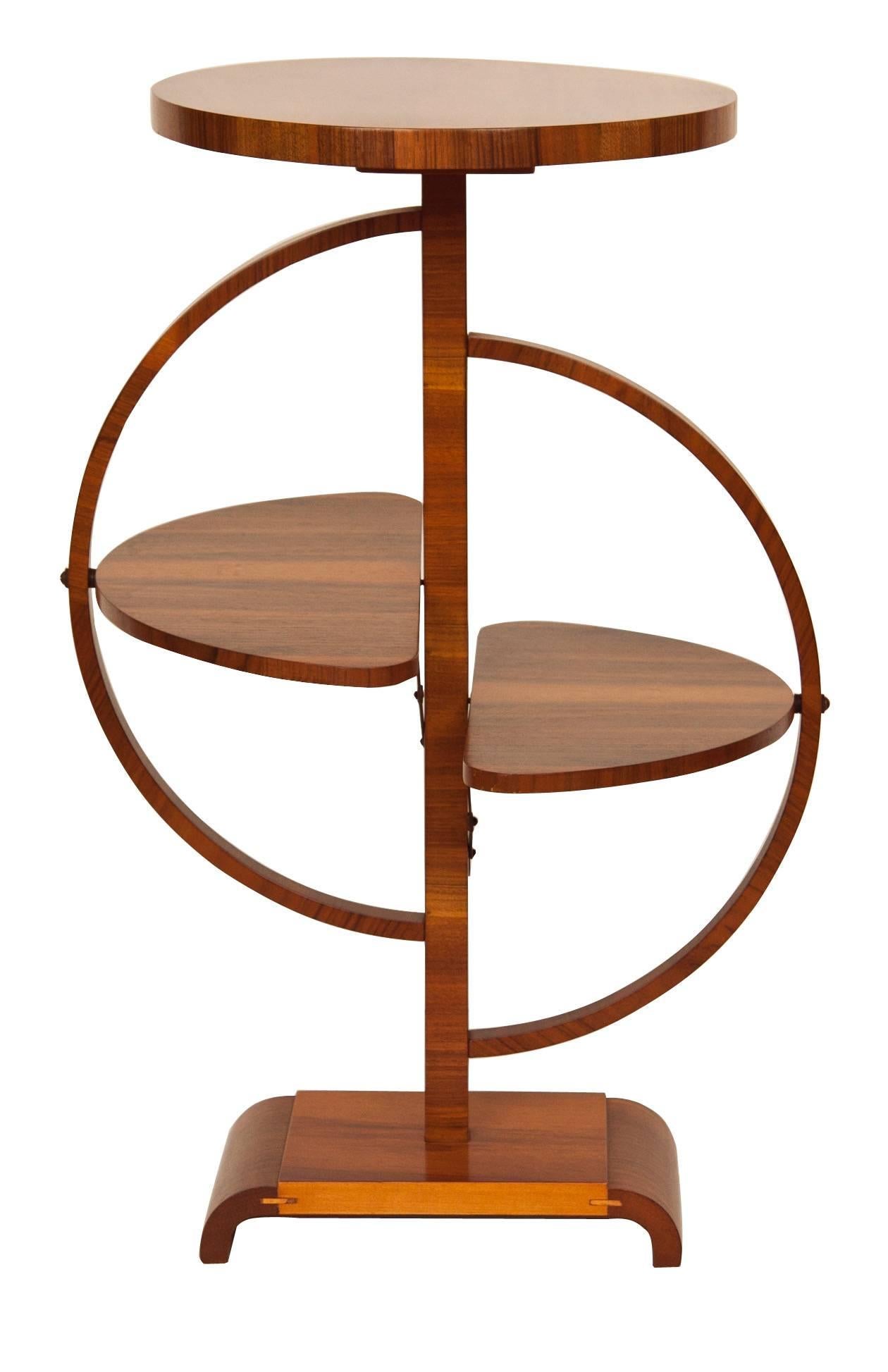 Art Deco table.
A rare Art Deco table with fold out under shelves.
Art Deco Walnut circular table with two fold outside shelves.
A beautifully crafted table in stunning walnut veneer.
76 cm H 37 cm diameter at the top 44 cm diameter with side