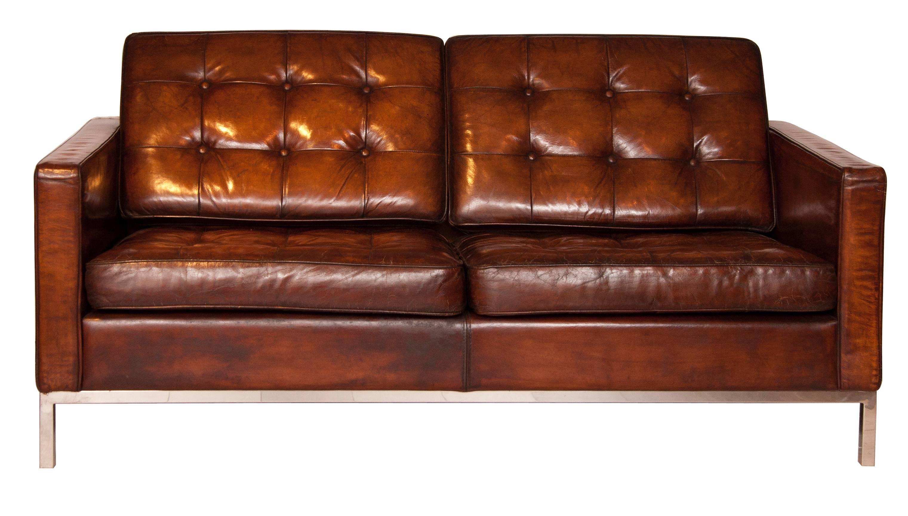 Mid-Century Modern design sofa.
Florence Knoll sofa.
This Classic two-seat settee was designed in 1954 as part of the Florence Knoll lounge collection.
Beautifully presented in original Havana leather.
Measures: 159 cm W 79 cm D 59 cm H to the