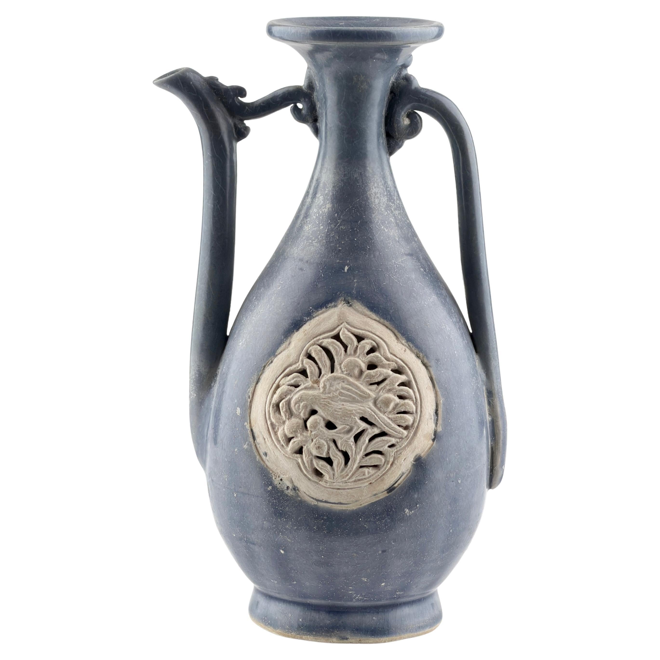 Rare aiguière Annamese bleue et blanche, vers le 15e siècle