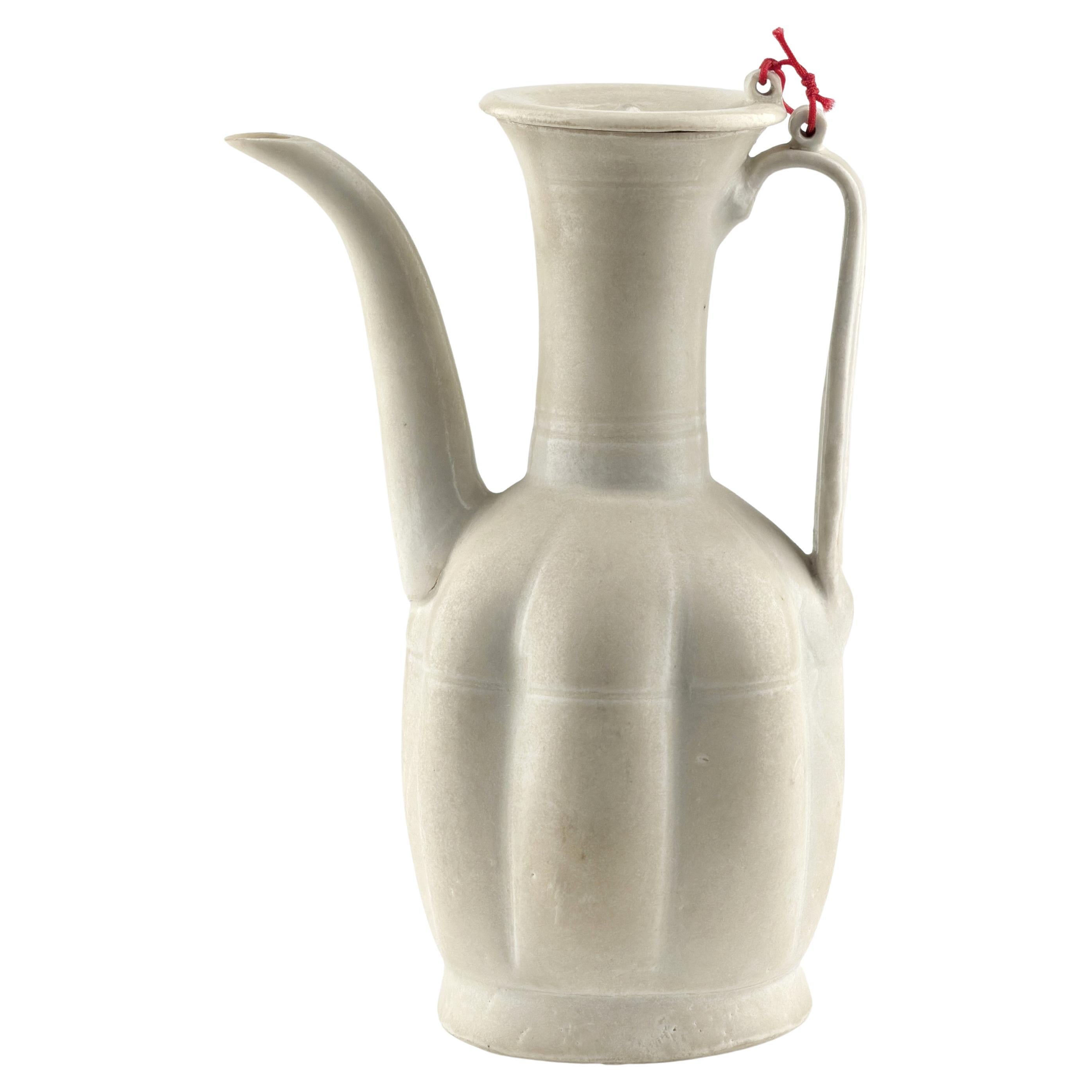 Rare aiguière et couvercle Ding yao à glaçure crème, Dynastie Song (960~1279) en vente