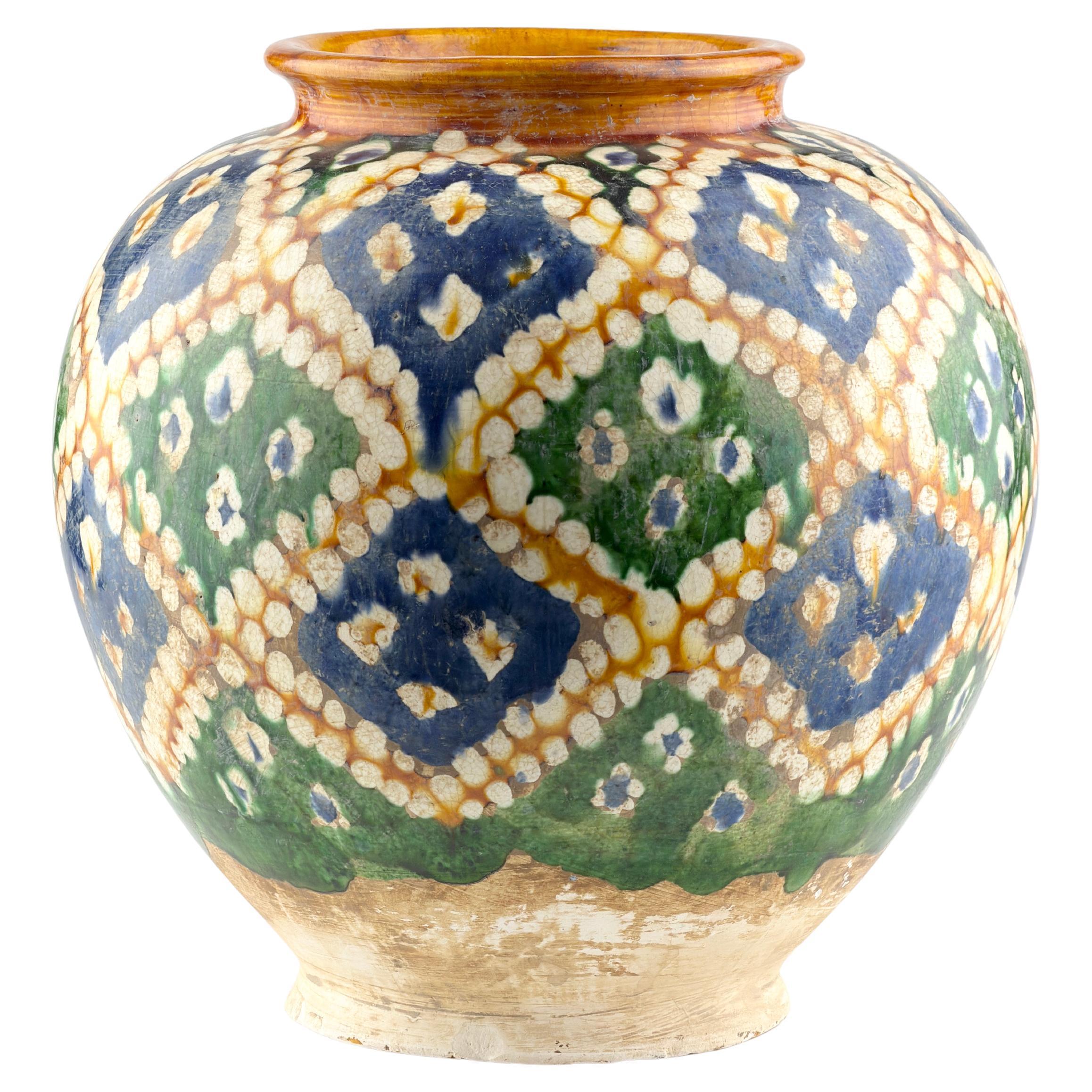 Un raro vaso di ceramica smaltata Sancai, dinastia Tang