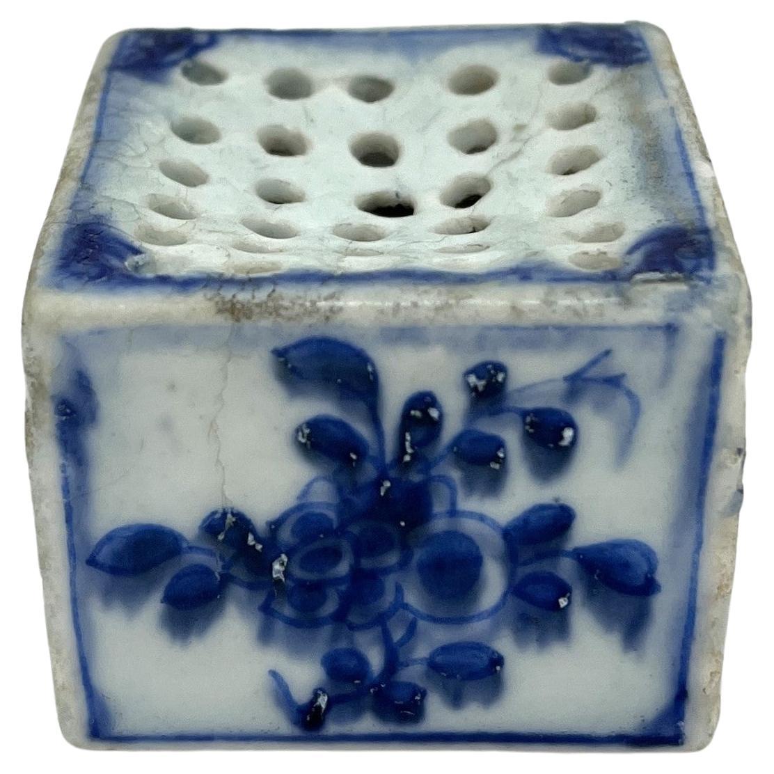 Blue and White Square Box, Circa 1725, Qing Dynasty Yongzheng Era For Sale