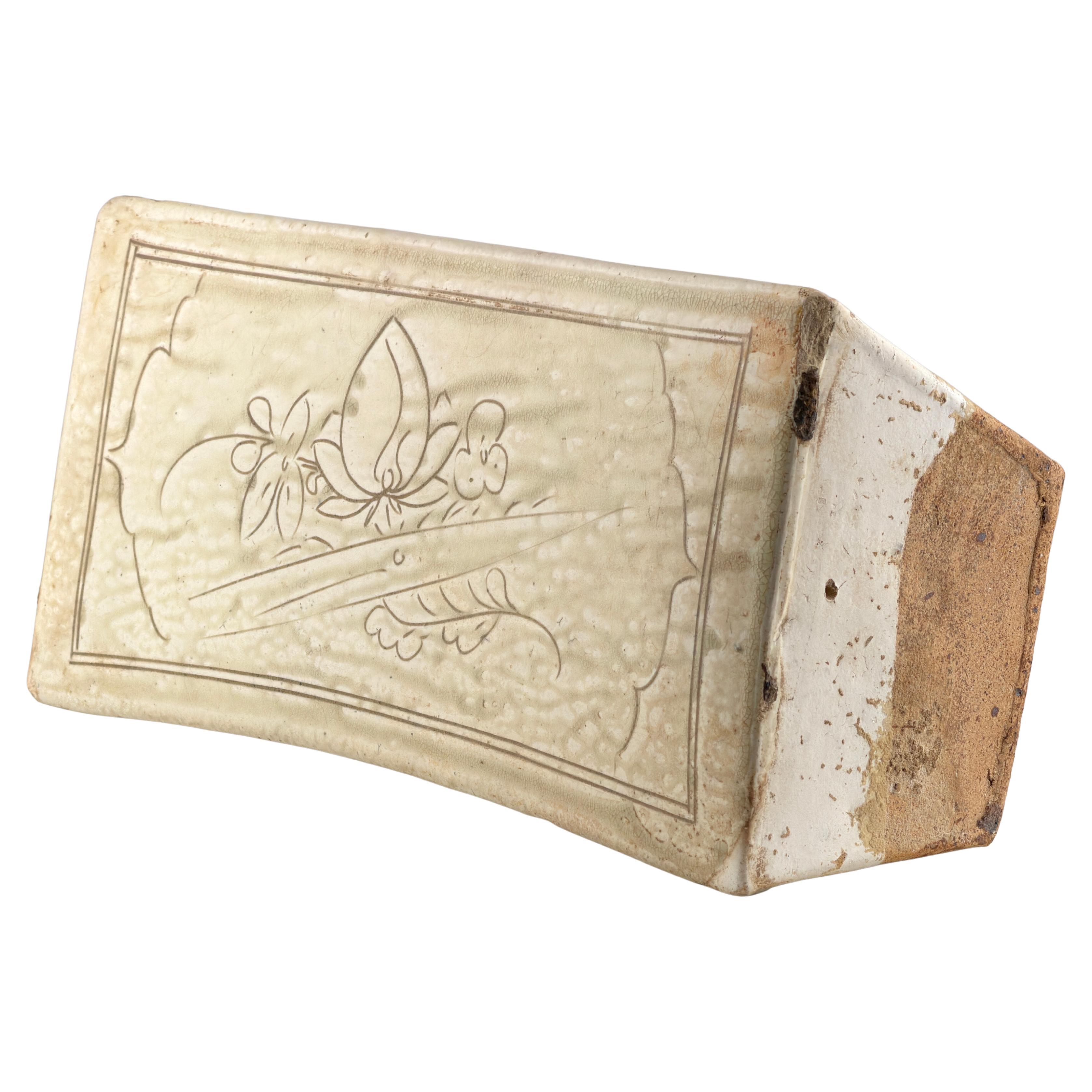 Almohada rectangular Cizhou con decoración tallada, dinastía Yuan en venta