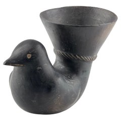 Vase en forme d'oiseau en faïence noire