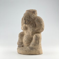 Figura de cerámica de un tamborilero sentado
