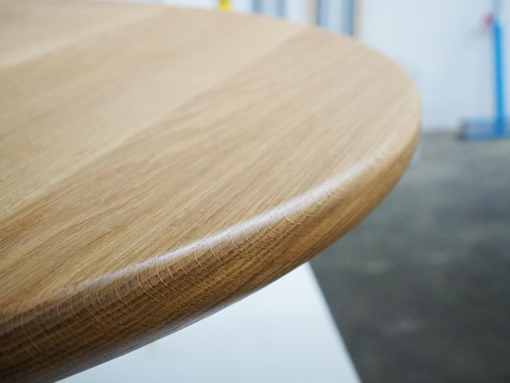 When we designed the Lutra table, we wanted to make a table that's fun but also sophisticated while still being of a more minimalist design. We believe we achieved that in this piece. 

It features a circular top with a lovely round over on the