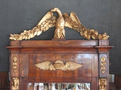 Un grand miroir néoclassique de style Biedermeier