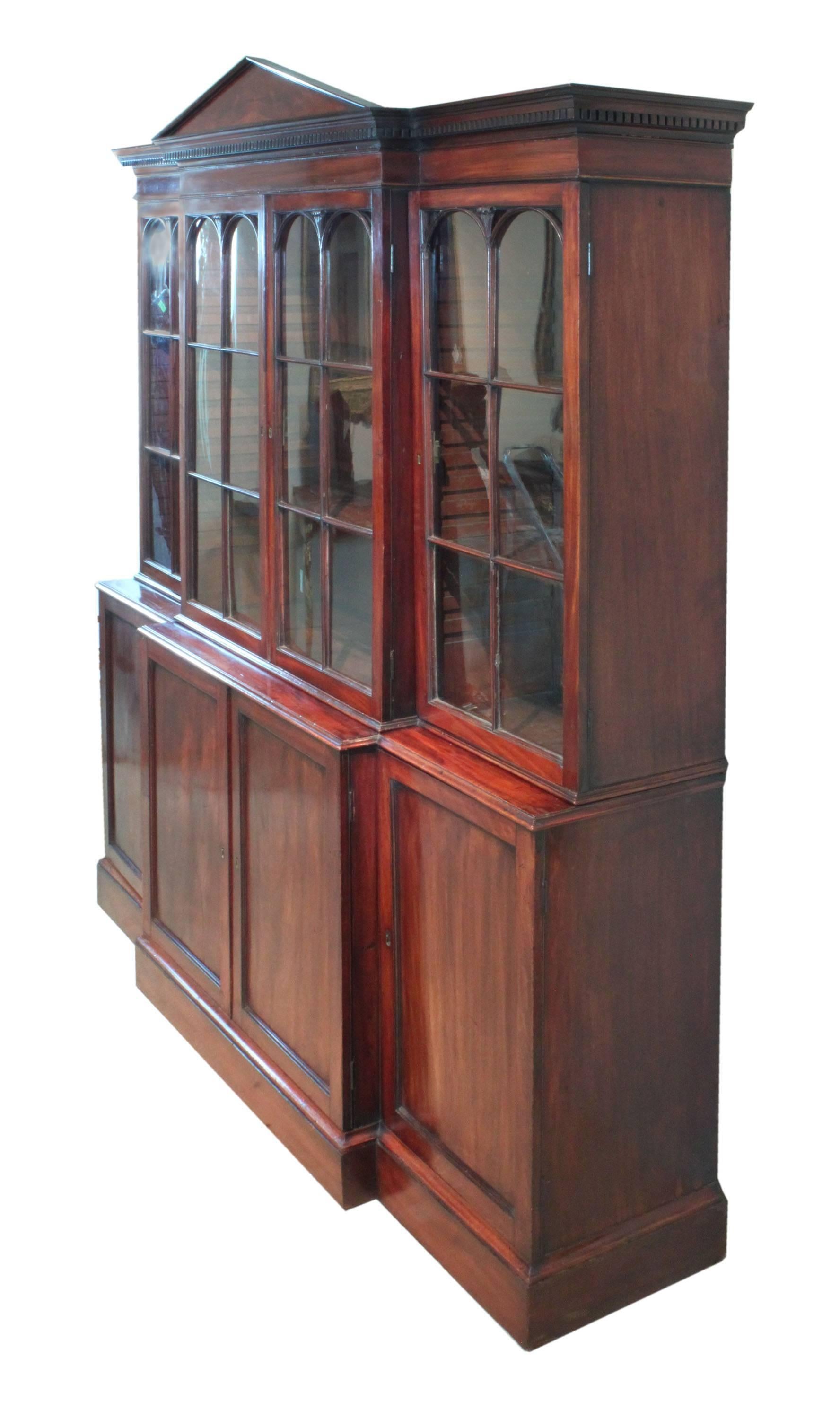 Georgian breakfront bookcase.
A small George III breakfront bookcase in figured mahogany of a good color and patina; the astragal glazed doors with Prince of Wales feathers carved detail, original glass, dentil cornice and good low-waited
