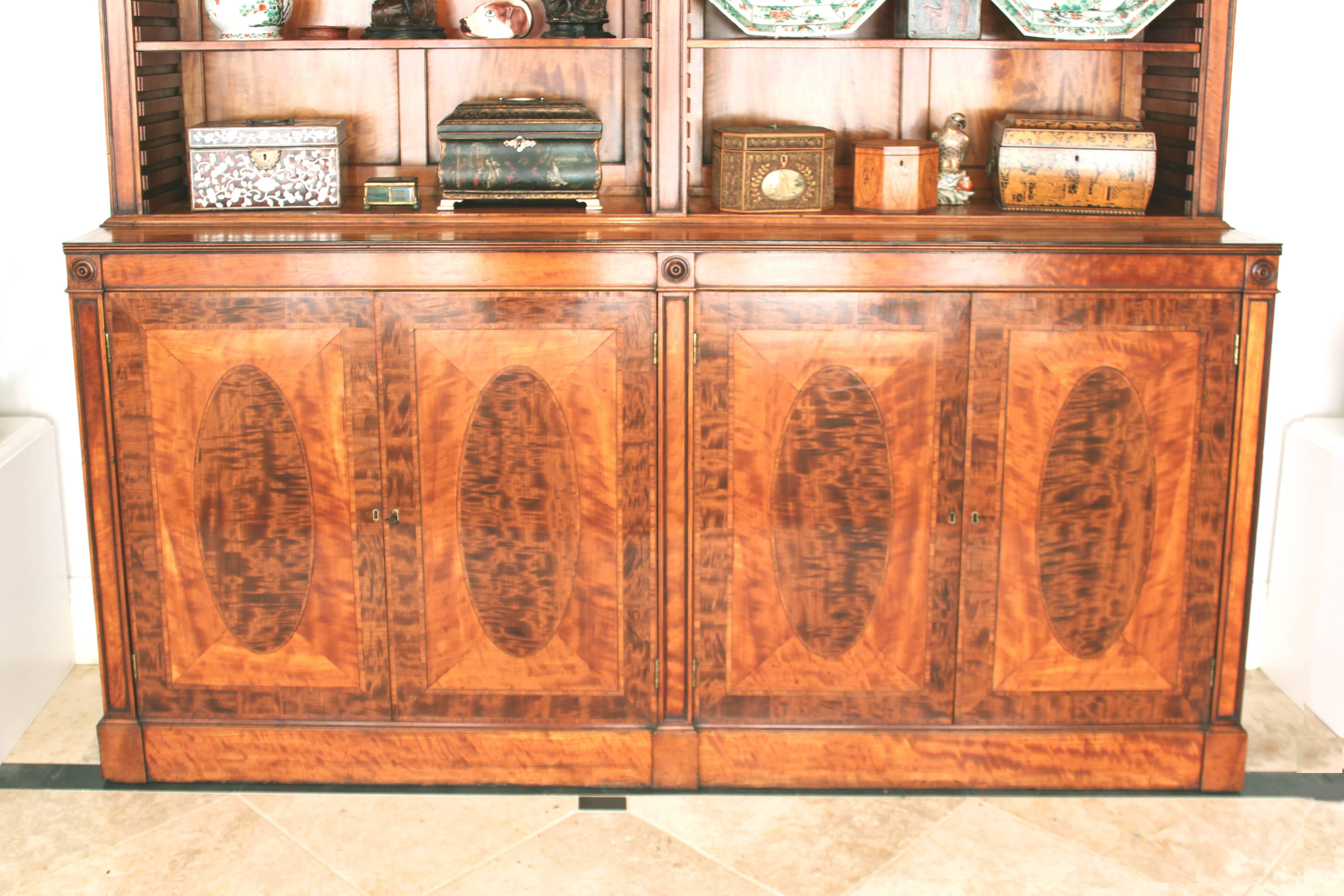 George III Satinwood Bookcase In Good Condition For Sale In Bradford-on-Avon, Wiltshire
