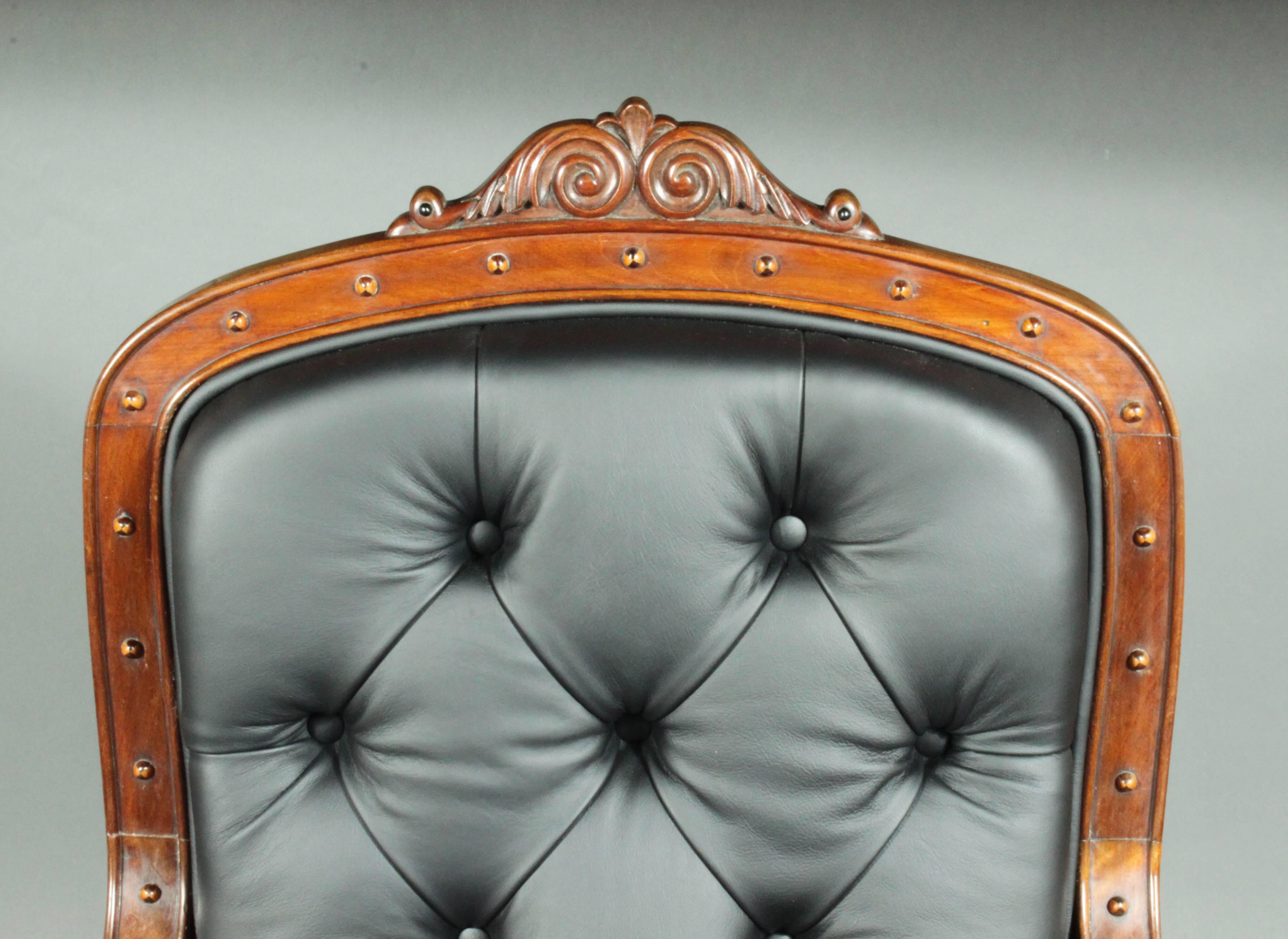 Victorian Leather Armchair In Good Condition In Bradford-on-Avon, Wiltshire