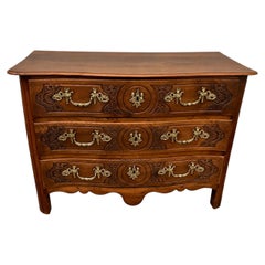 Commode Louis XV en noyer massif, XVIIIe siècle