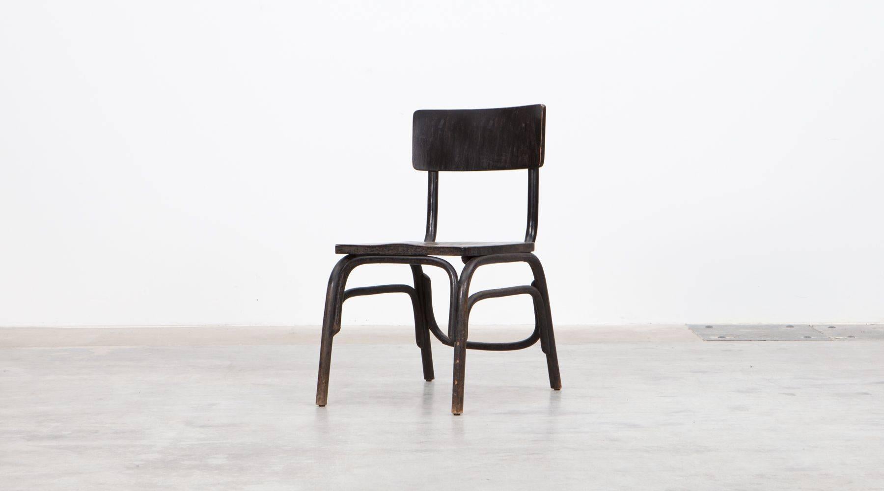 Beech bentwood, black easy chair, Ferdinand Kramer, Germany 1920s.

Beautiful rare Ferdinand Kramer easy chair made out of beech bentwood. It is a very early example from 1927. Ferdinand Kramer was a German modernist who developed a lot of objects