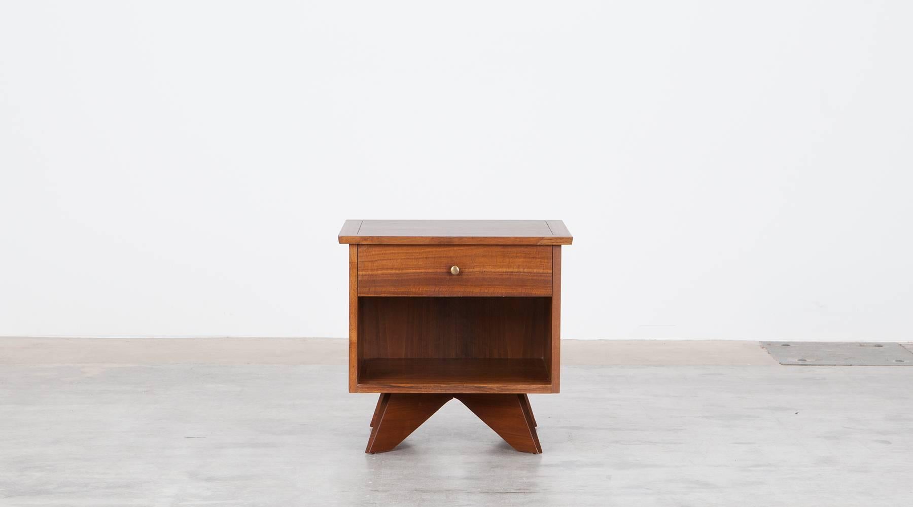A fabulous pair of Nightstands in walnut from a rare series designed by George Nakashima. His aim was always to combine modern design with Japanese stylistic influence. George Nakashima placed emphasis on the grain and texture of the woods. 