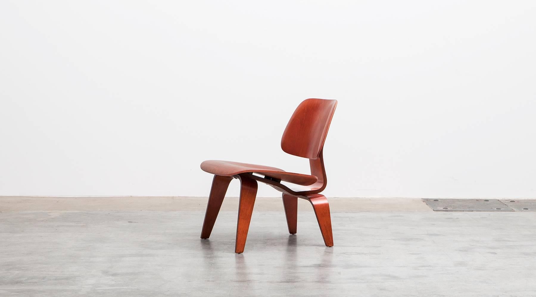 Mid-Century Modern 1940's red, brown molded plywood set of Charles and Ray Eames LCW Chairs 'b' For Sale