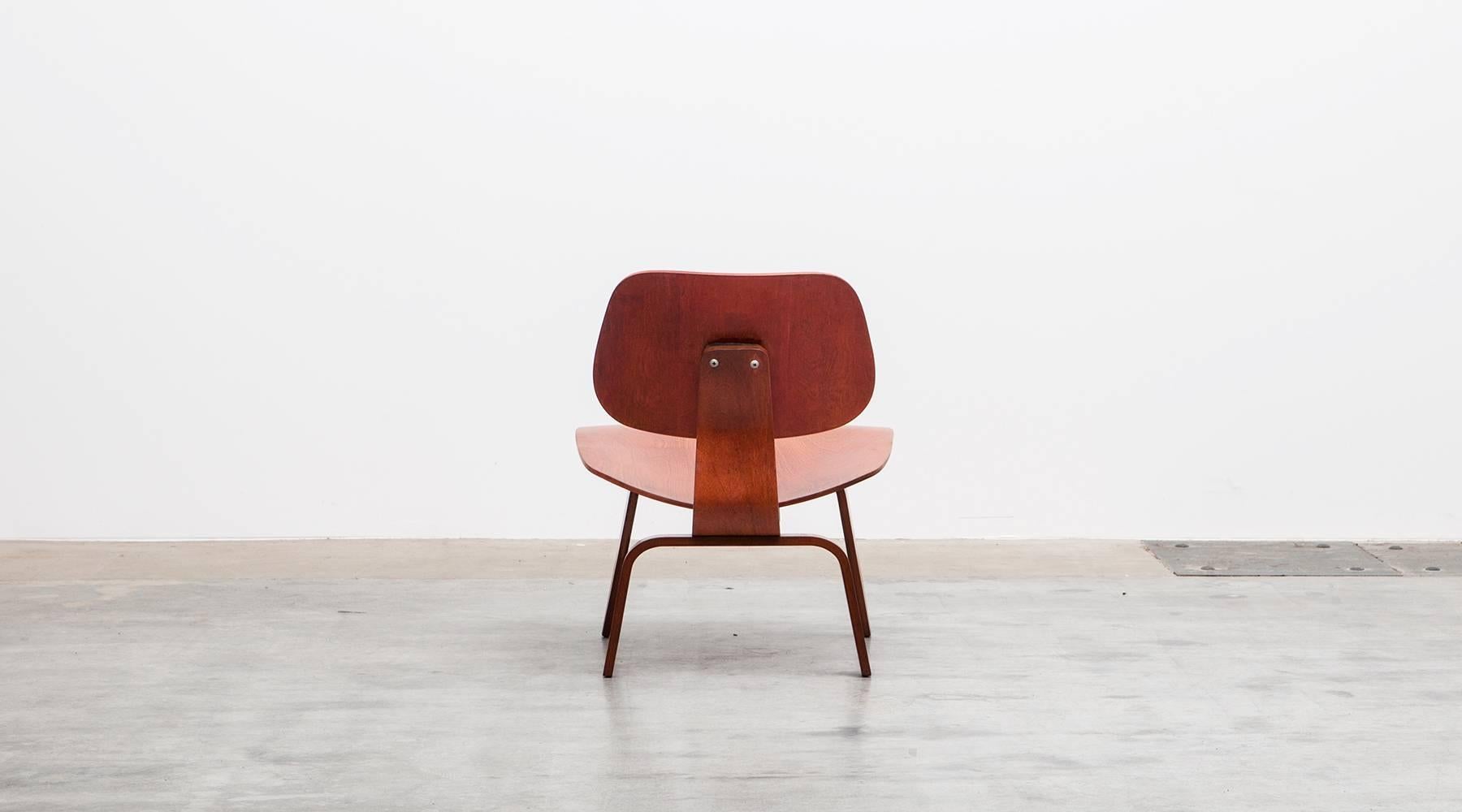 Mid-20th Century 1940's red, brown molded plywood set of Charles and Ray Eames LCW Chairs 'b' For Sale