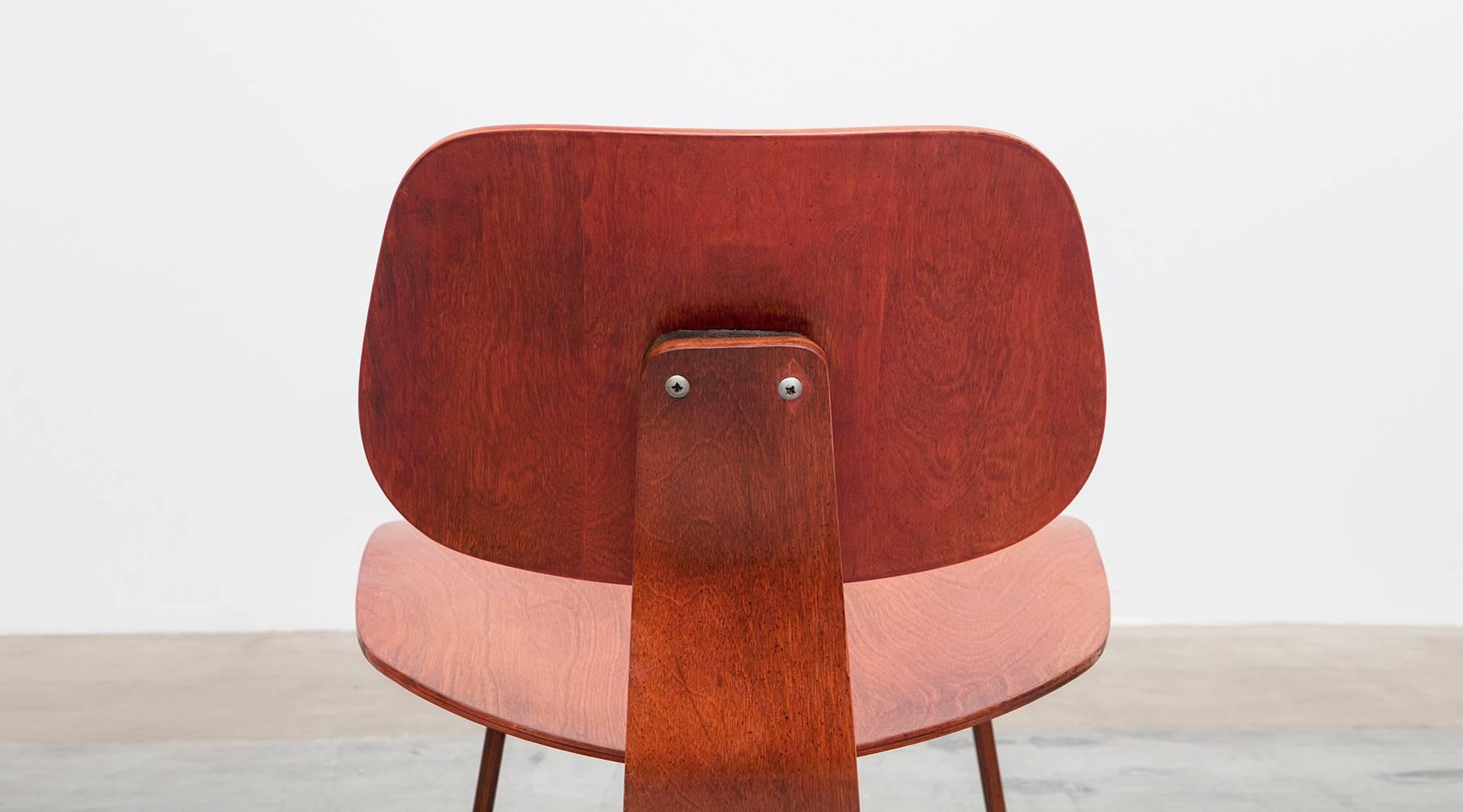 Ash 1940's red, brown molded plywood set of Charles and Ray Eames LCW Chairs 'b' For Sale