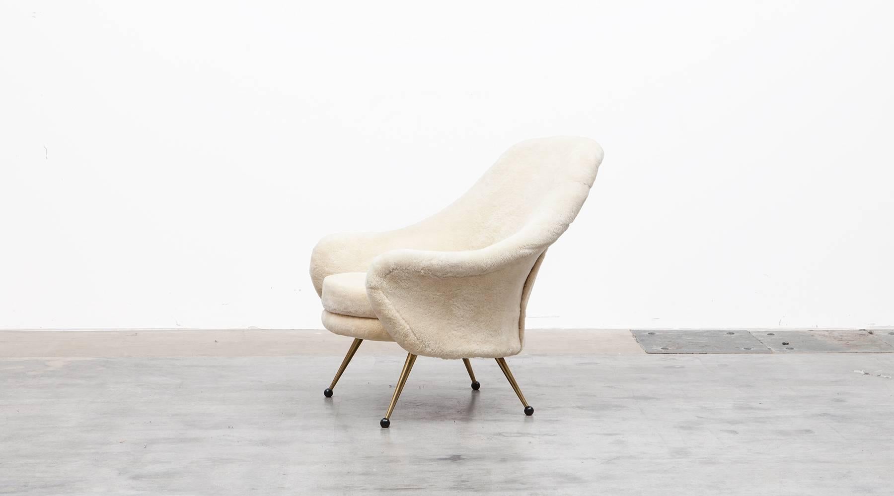 This single all original Marco Zanuso lounge chair comes on four brass legs. The seat and the back of the chair is covered with beige high-quality faux fur. Manufacturer’s label on the bottom. Manufactured by Arflex.