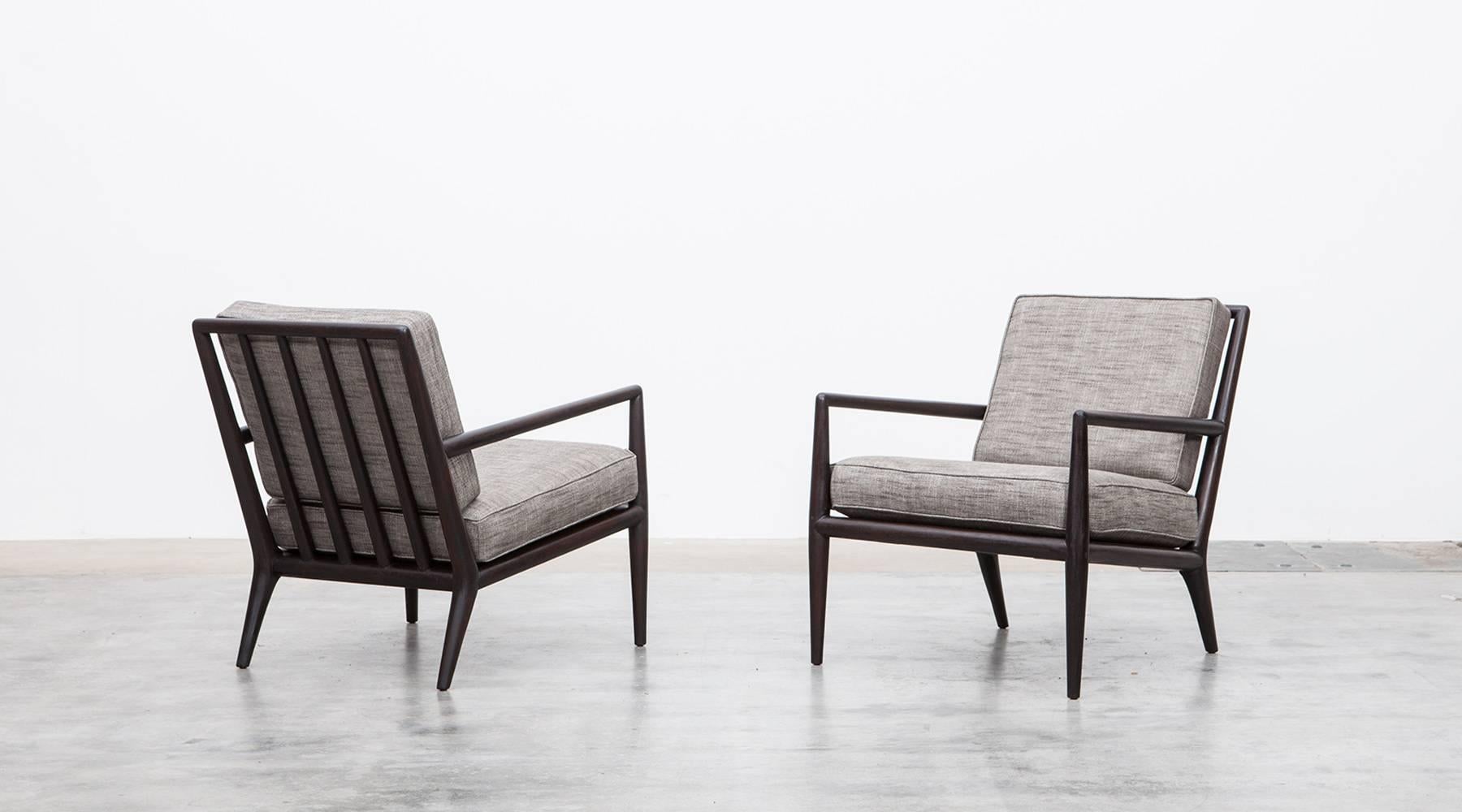 Lounge Chairs by Robsjohn-Gibbings, new upholstery, USA, 1950.

A classical example of lounge chairs designed by T. H. Robsjohn-Gibbings comes with an elegantly developed framework, which gives the chairs a good looking and comfortable seating. The